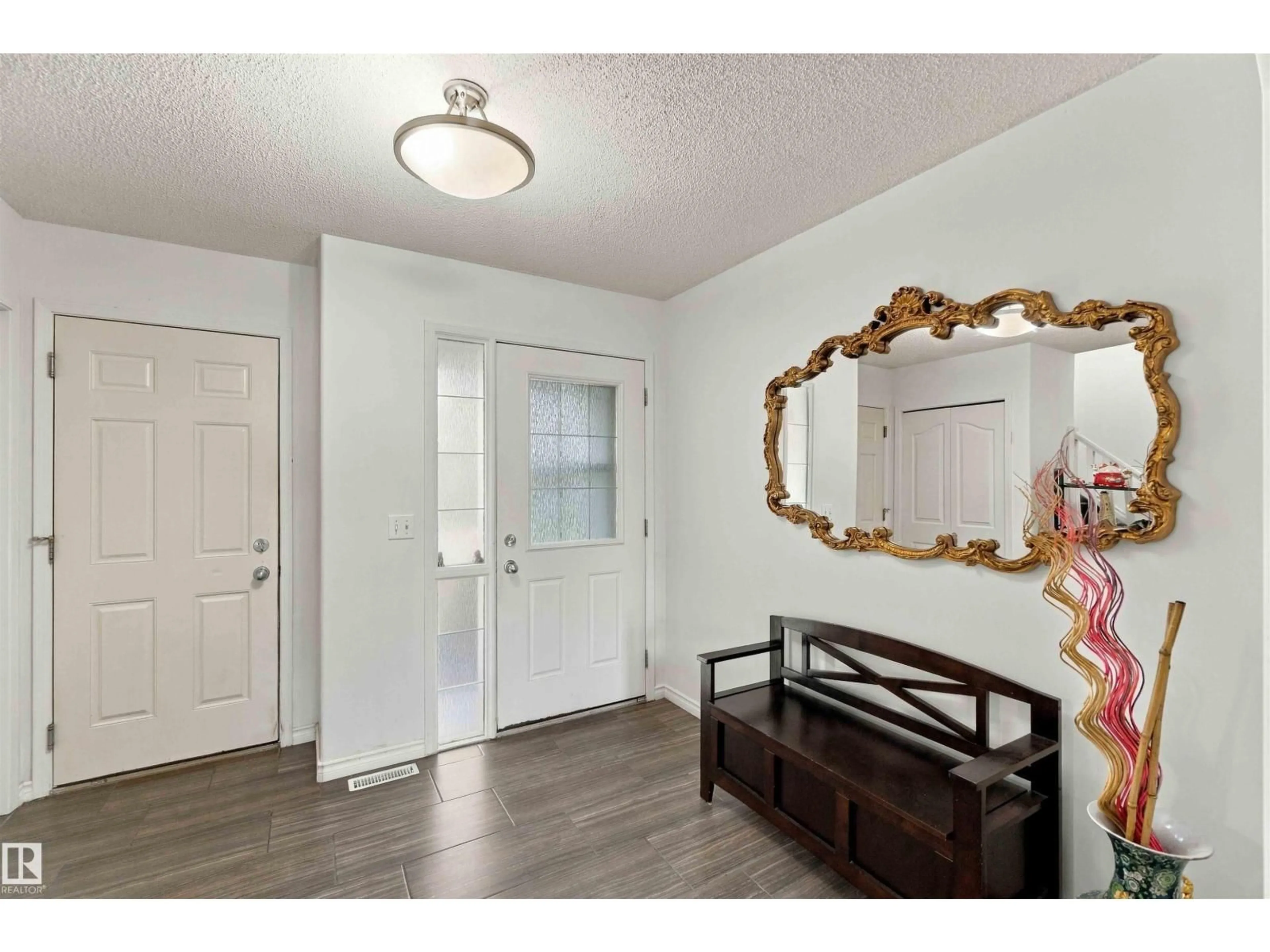 Indoor entryway for 3524 MCLEAN CR, Edmonton Alberta T6W1M3