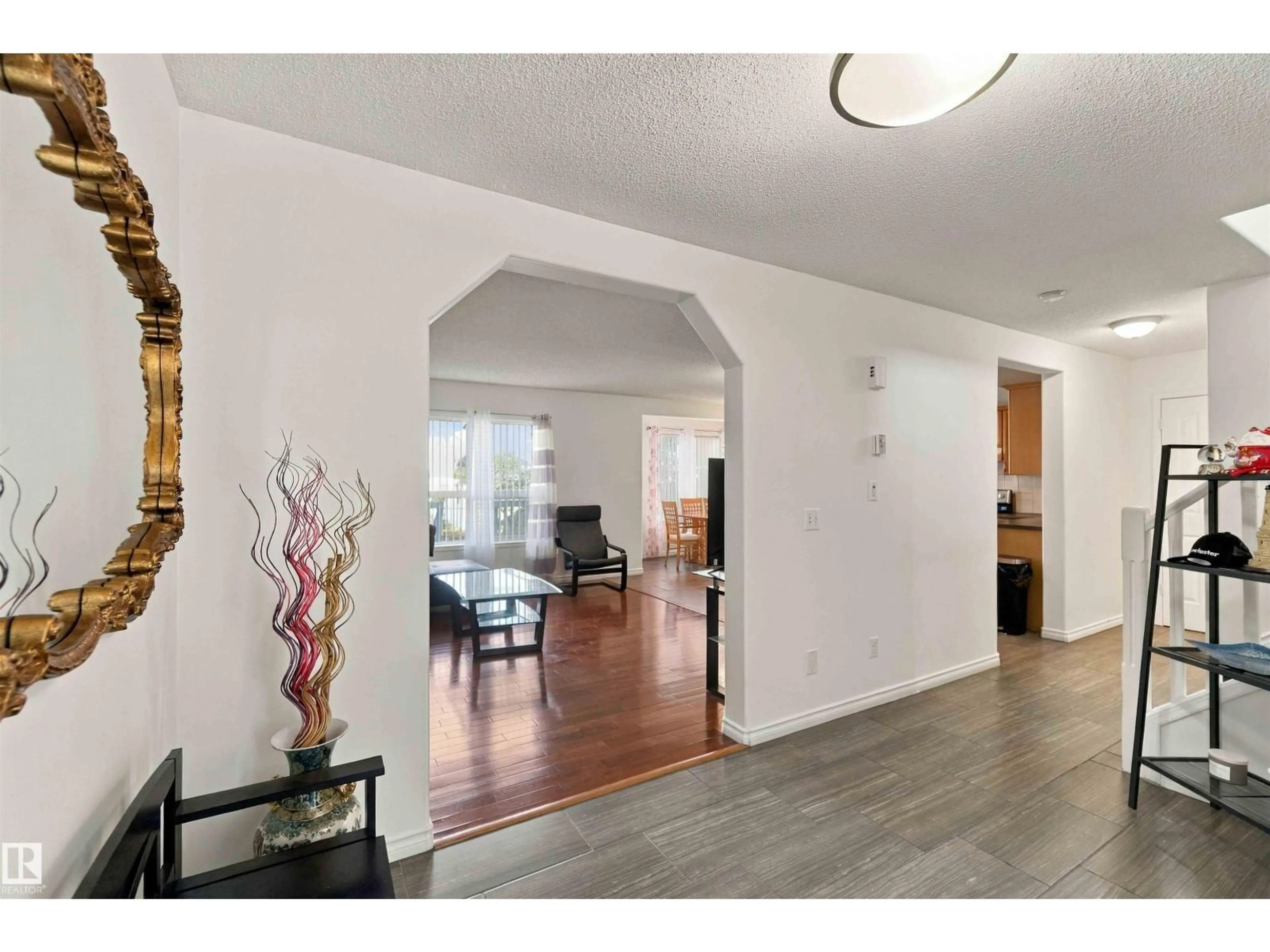 Indoor entryway for 3524 MCLEAN CR, Edmonton Alberta T6W1M3