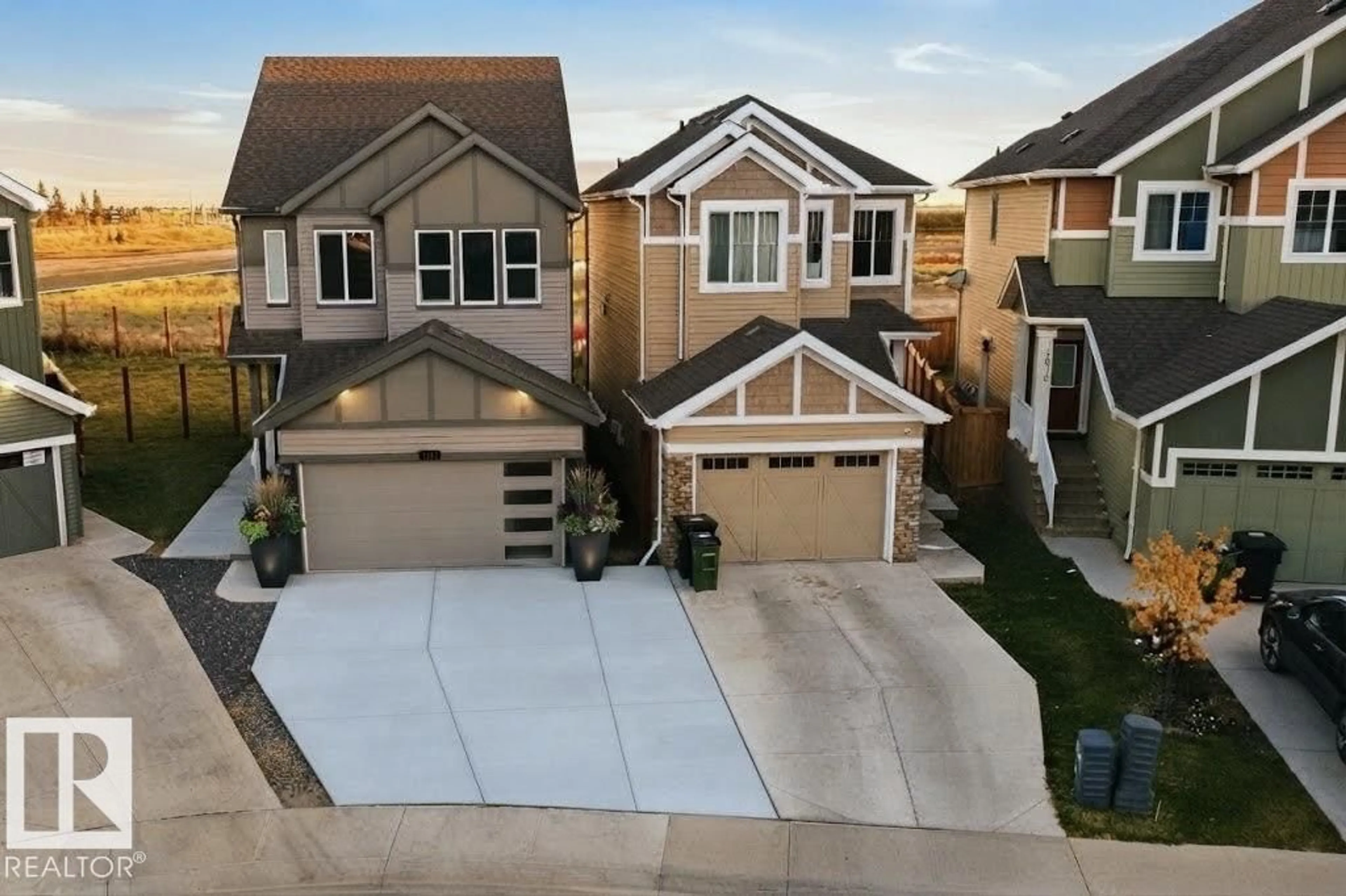 A pic from outside/outdoor area/front of a property/back of a property/a pic from drone, street for SW - 4072 KINSELLA WY, Edmonton Alberta T6W4J7