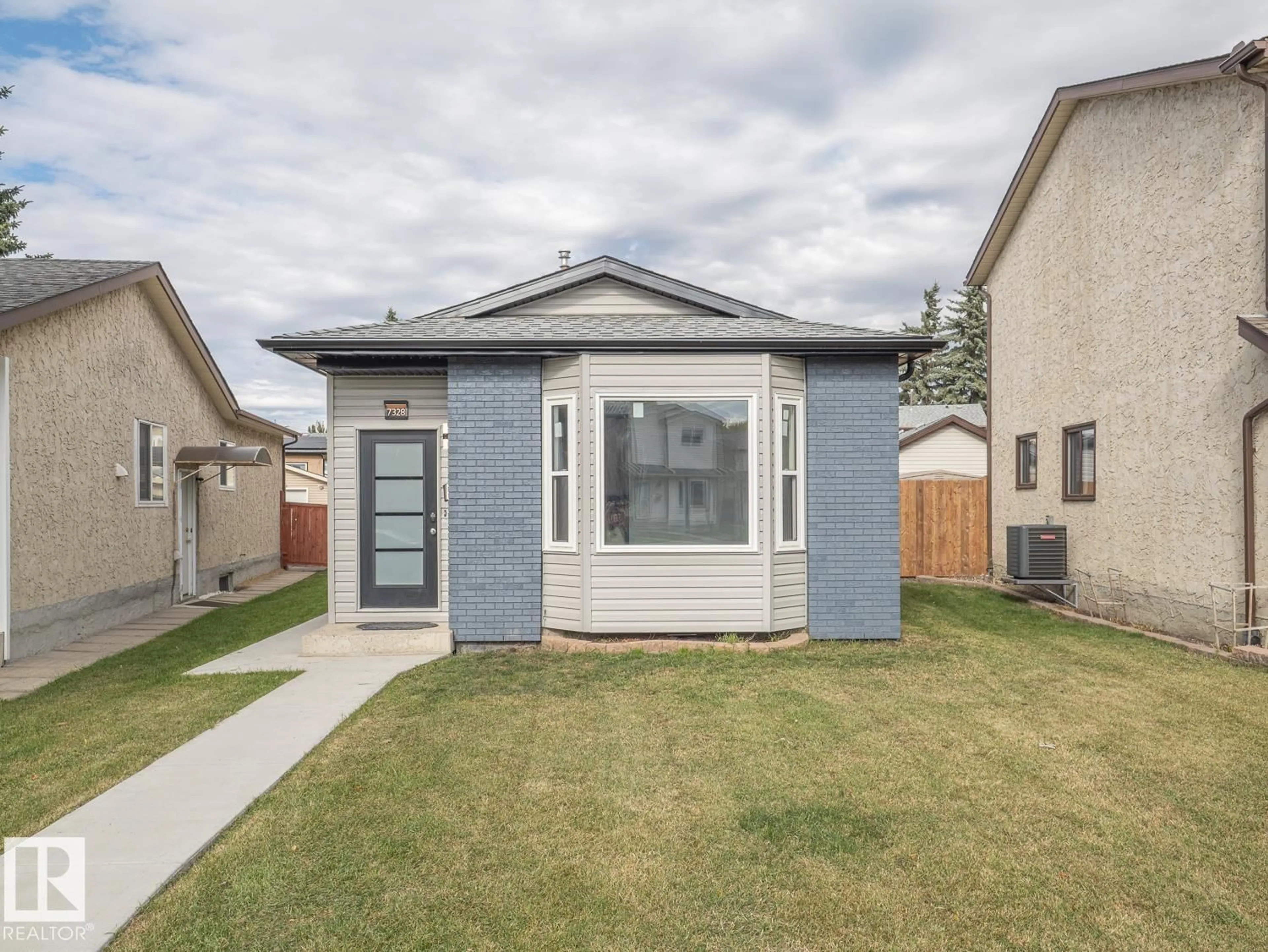 Home with vinyl exterior material, street for NW - 7328 183B ST, Edmonton Alberta T5T3Z8