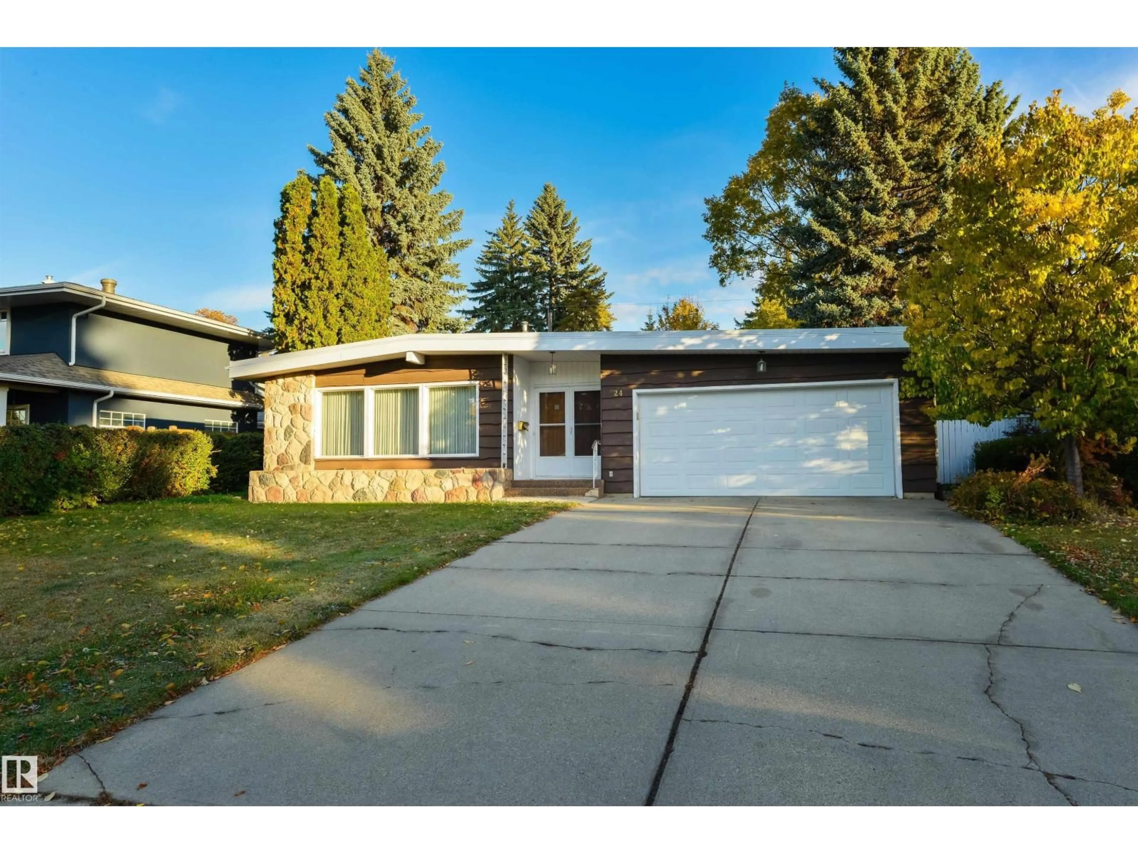 Home with vinyl exterior material, street for 24 VALLEYVIEW CR, Edmonton Alberta T5R5S4