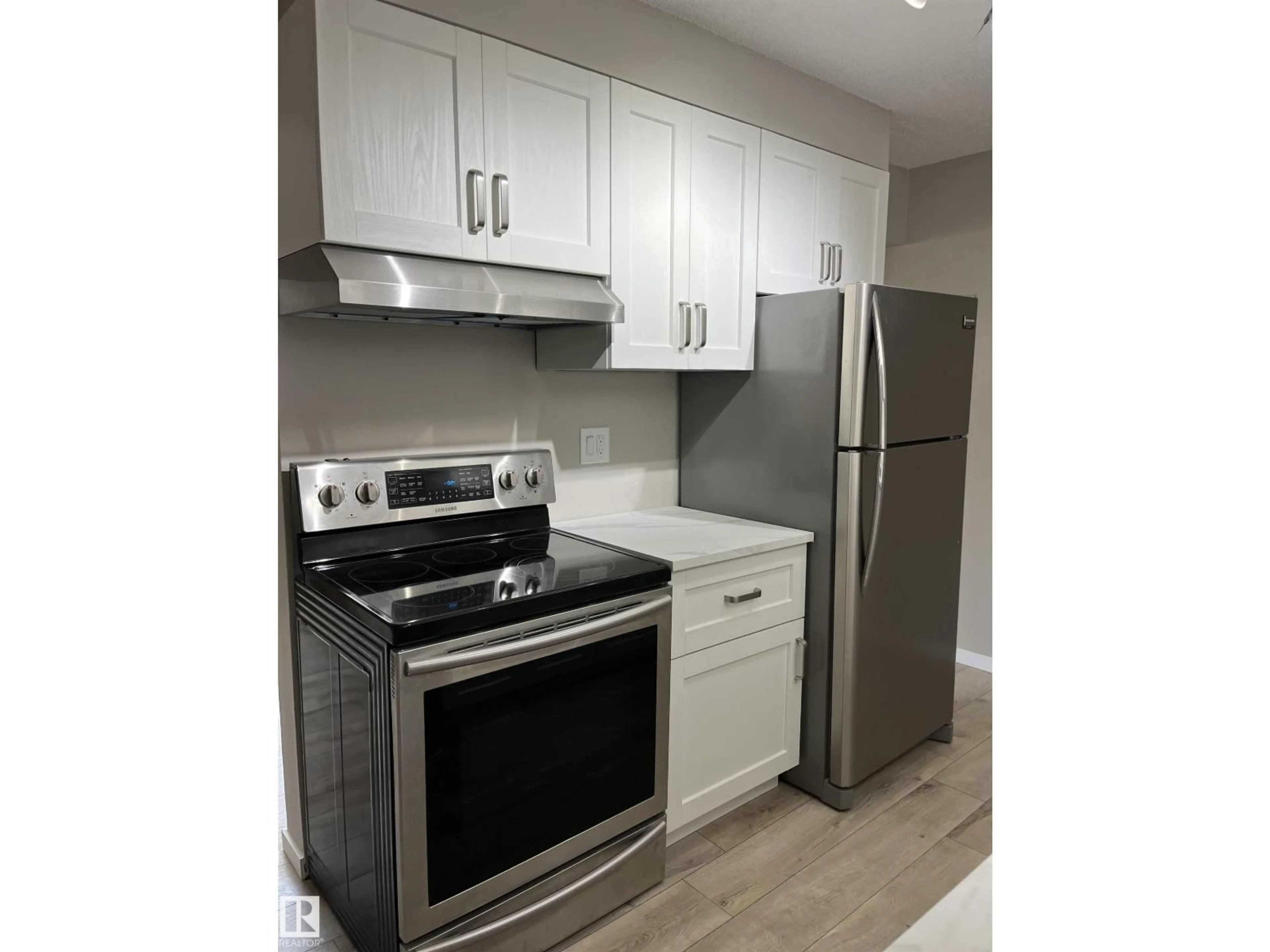 Standard kitchen, unknown for 10 14130 80 ST, Edmonton Alberta T5C1L6