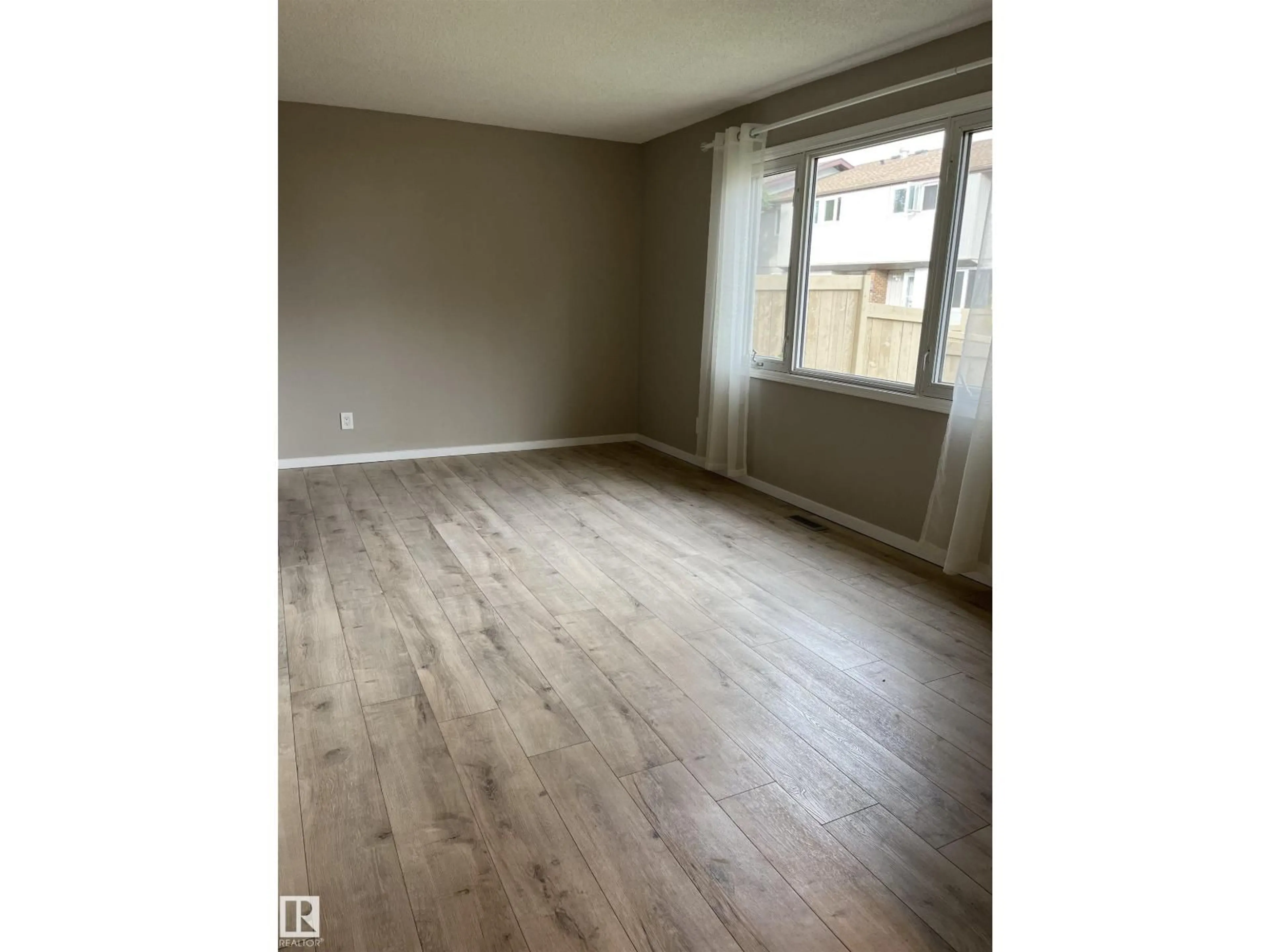 A pic of a room for 10 14130 80 ST, Edmonton Alberta T5C1L6