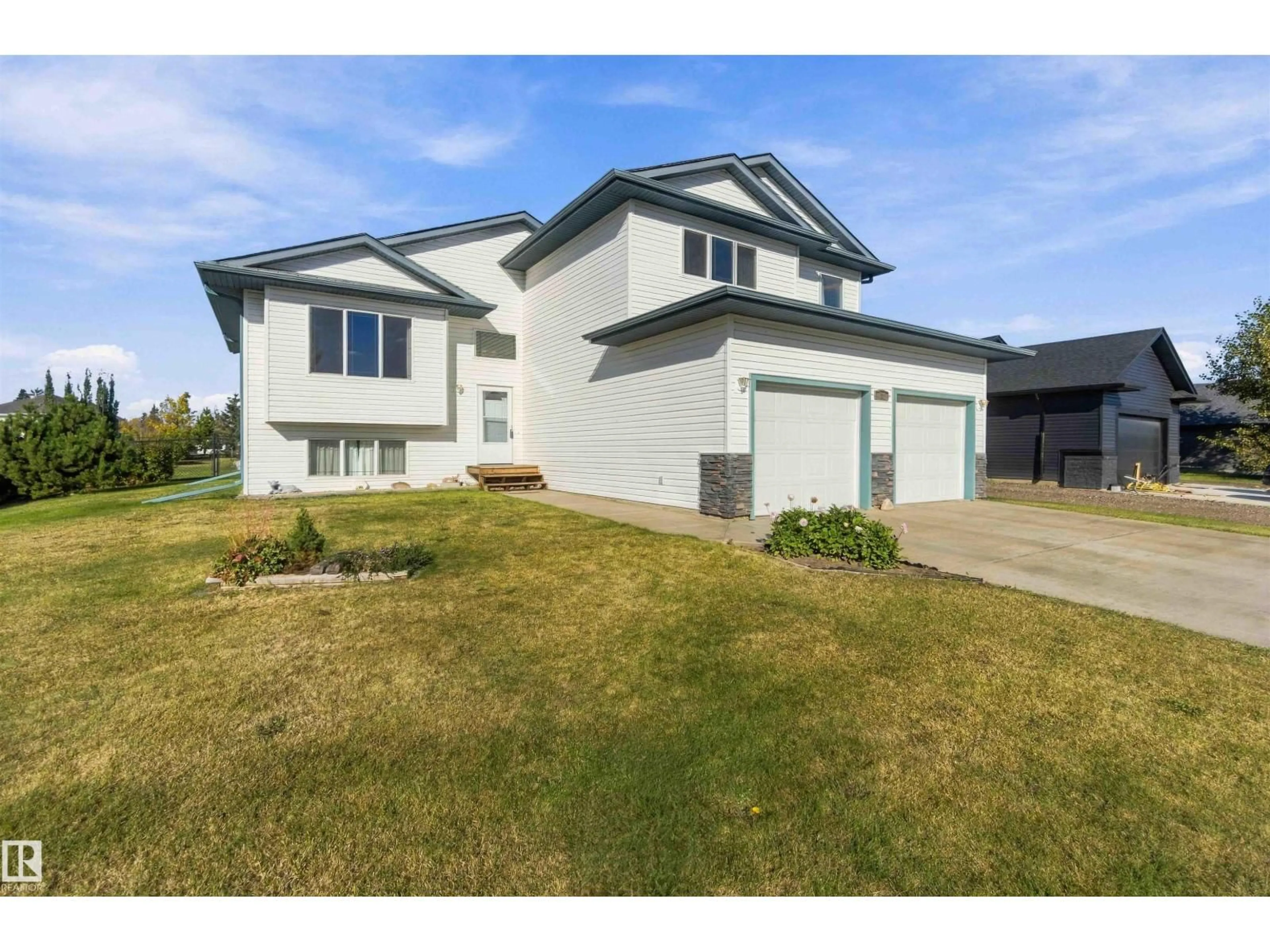 Home with vinyl exterior material, street for 38 LANDING TRAILS DR, Gibbons Alberta T0A1N0