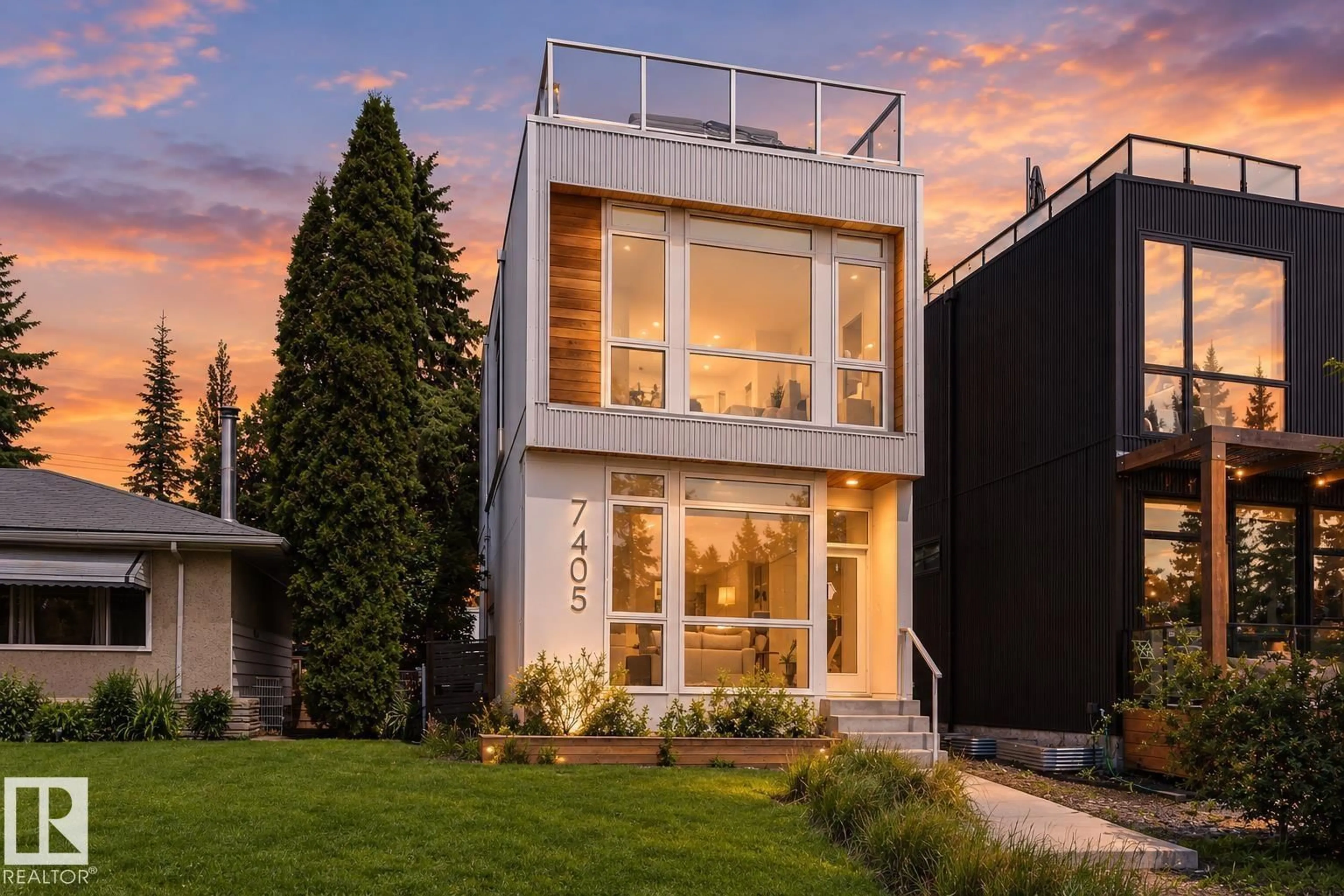 Home with vinyl exterior material, unknown for NW - 7405 89 ST, Edmonton Alberta T6C3J7