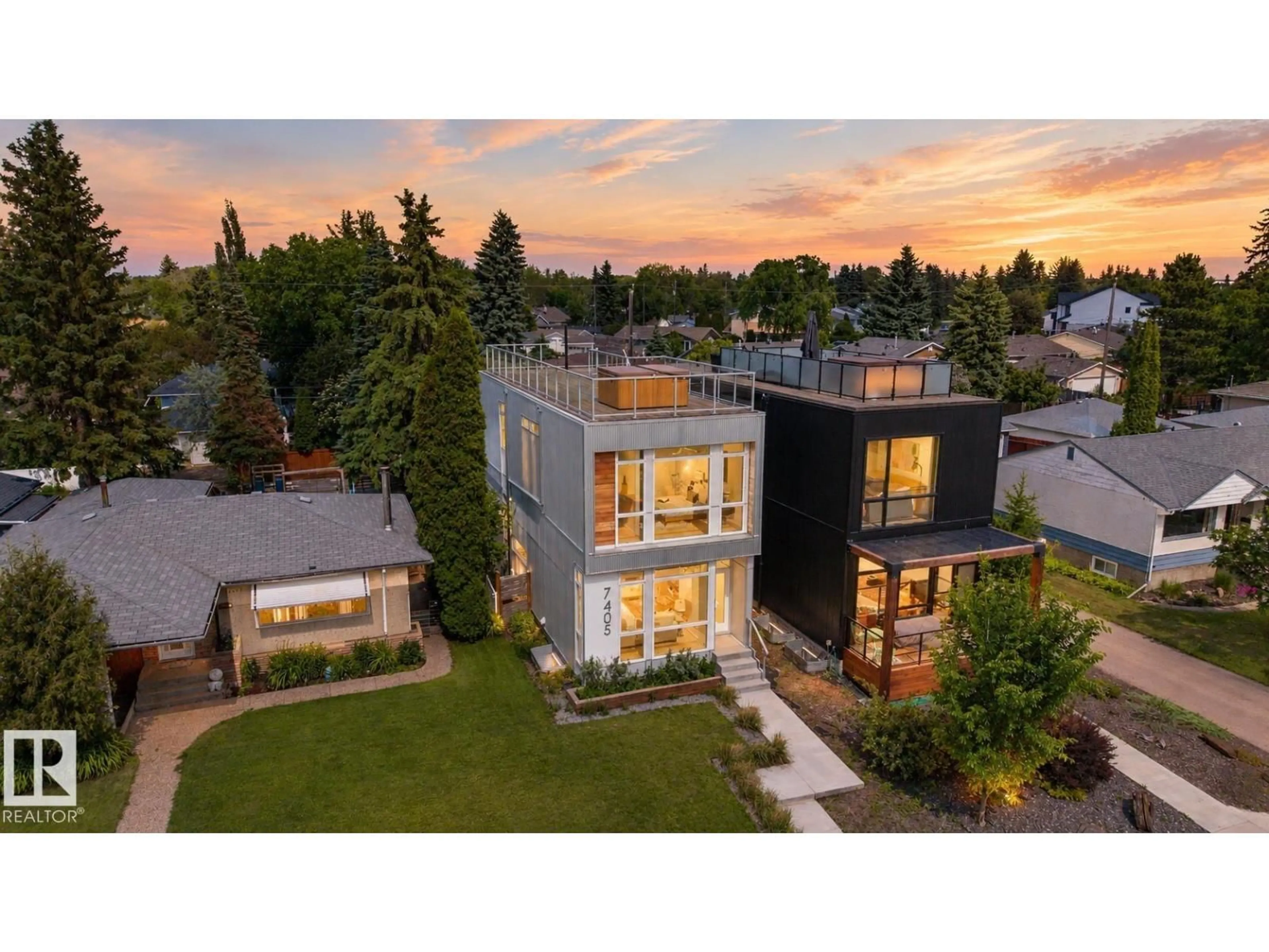 A pic from outside/outdoor area/front of a property/back of a property/a pic from drone, unknown for NW - 7405 89 ST, Edmonton Alberta T6C3J7