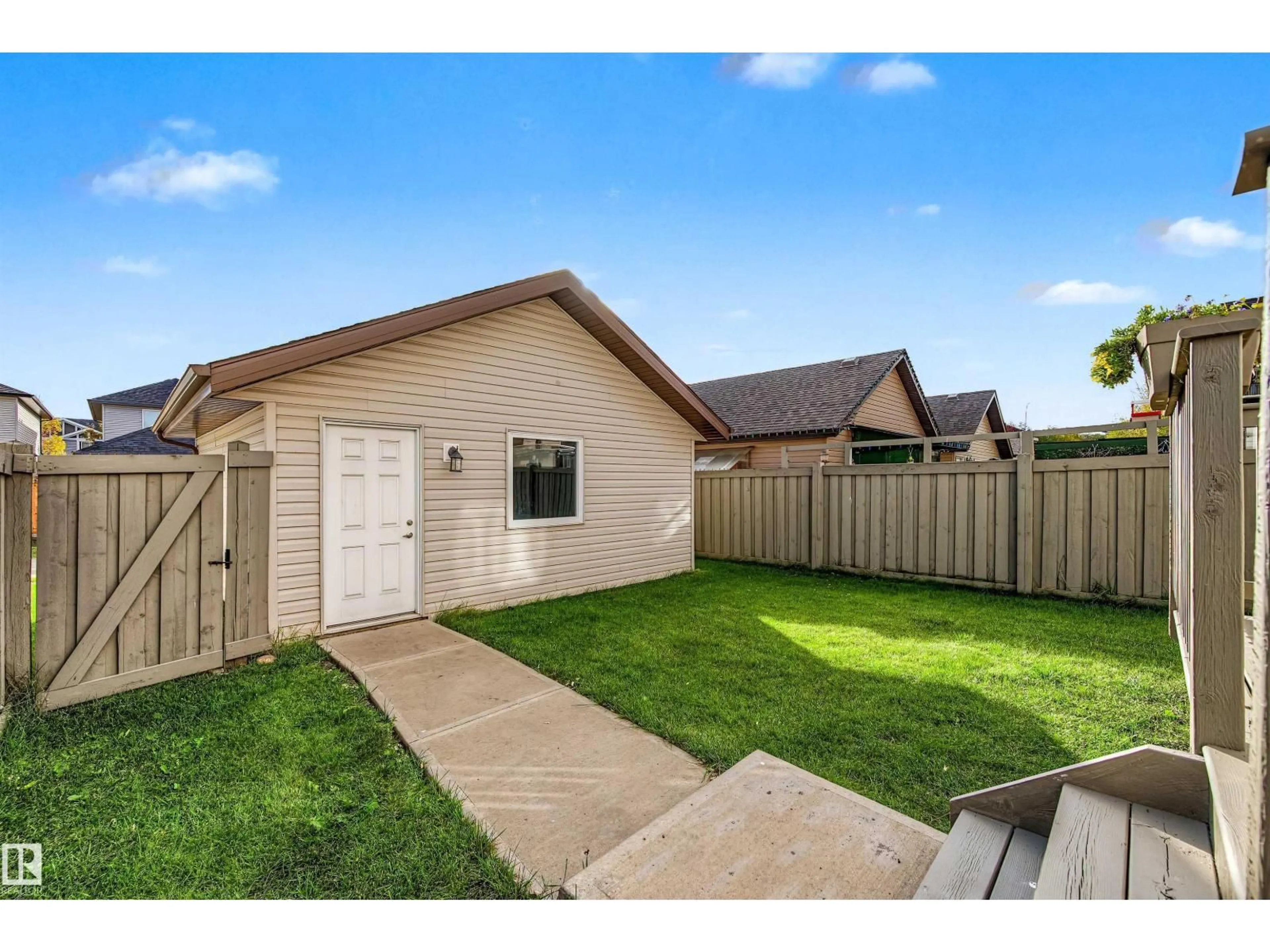 A pic from outside/outdoor area/front of a property/back of a property/a pic from drone, street for 7062 CARDINAL WY, Edmonton Alberta T6W1Z2