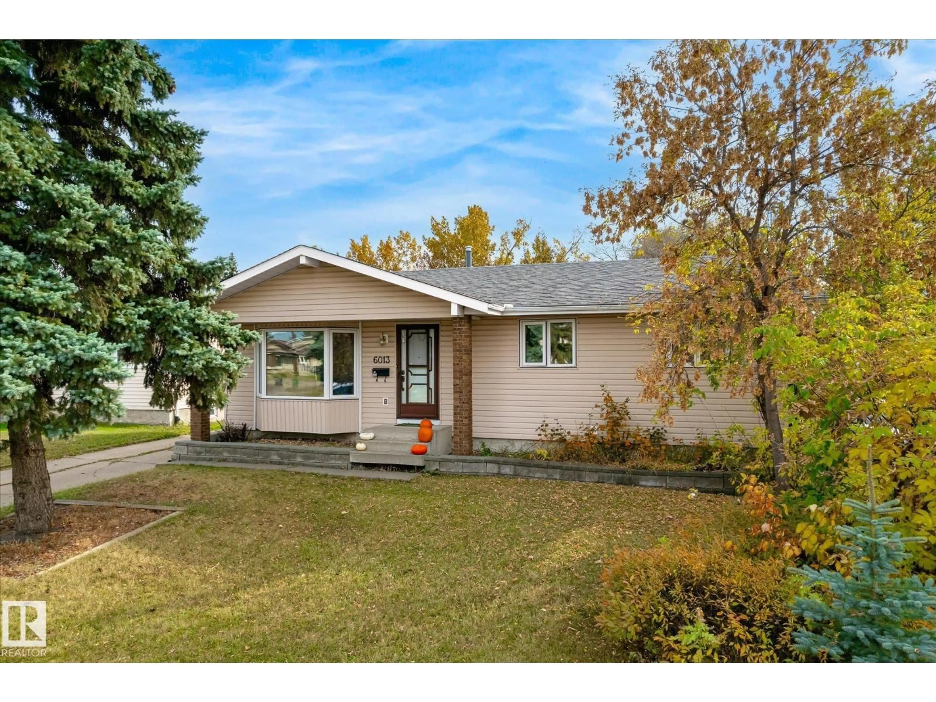 Home with vinyl exterior material, street for 6013 34A AV, Edmonton Alberta T6L1C9