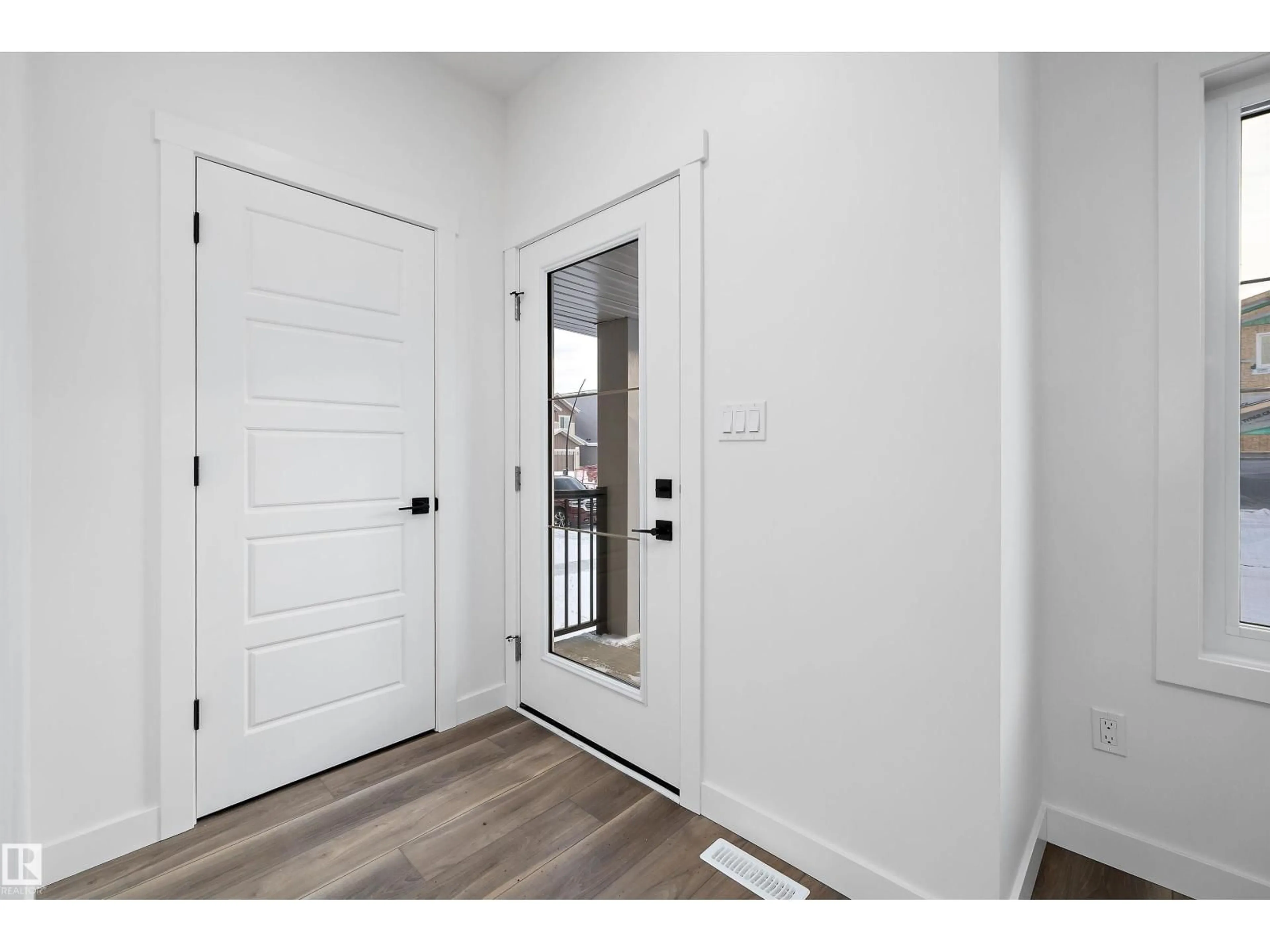 Indoor entryway for NW - 18924 28 AV, Edmonton Alberta T6M3H9