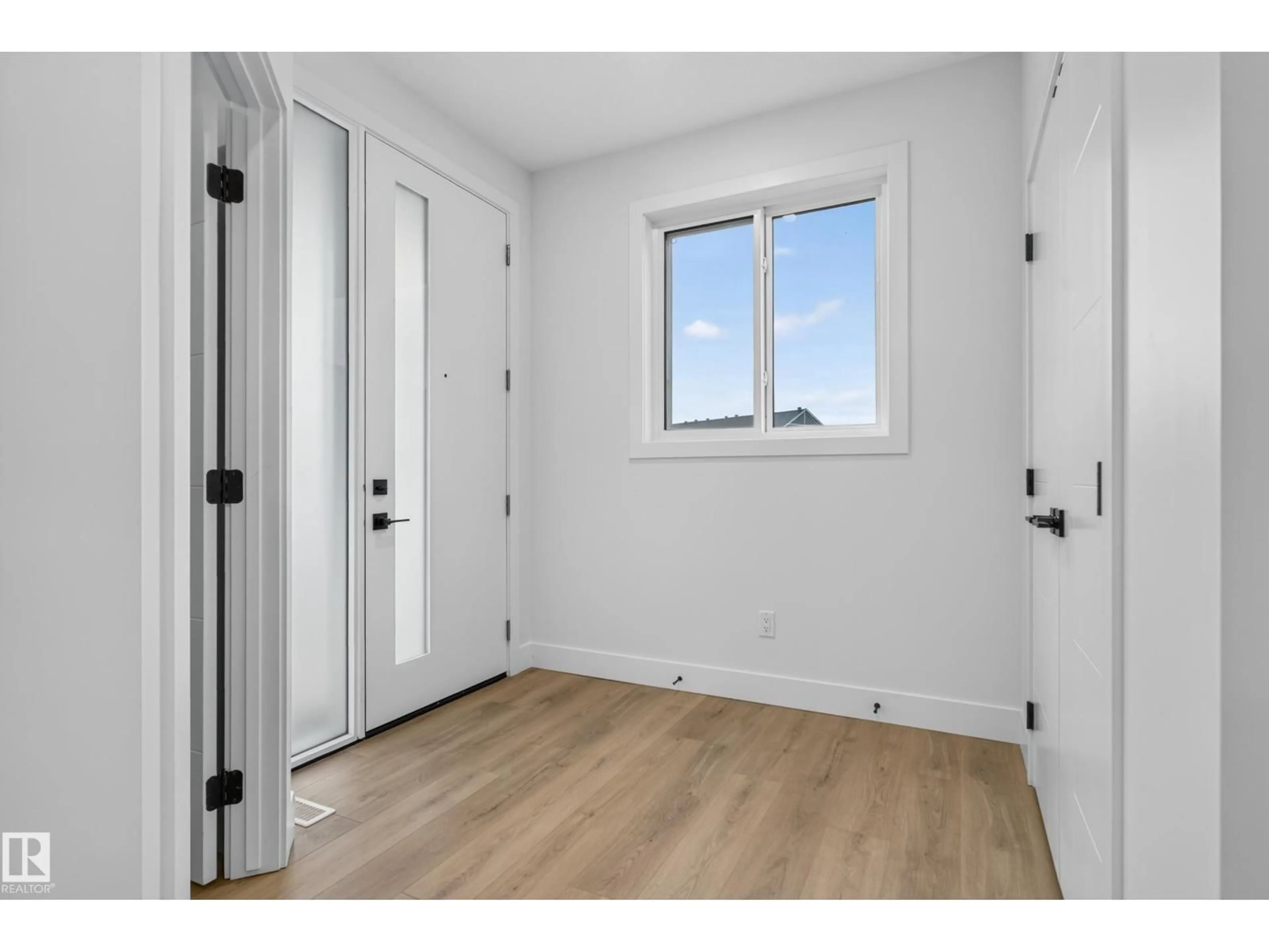 Indoor entryway for 318 ELLIOTT WD, Fort Saskatchewan Alberta T8L3X6