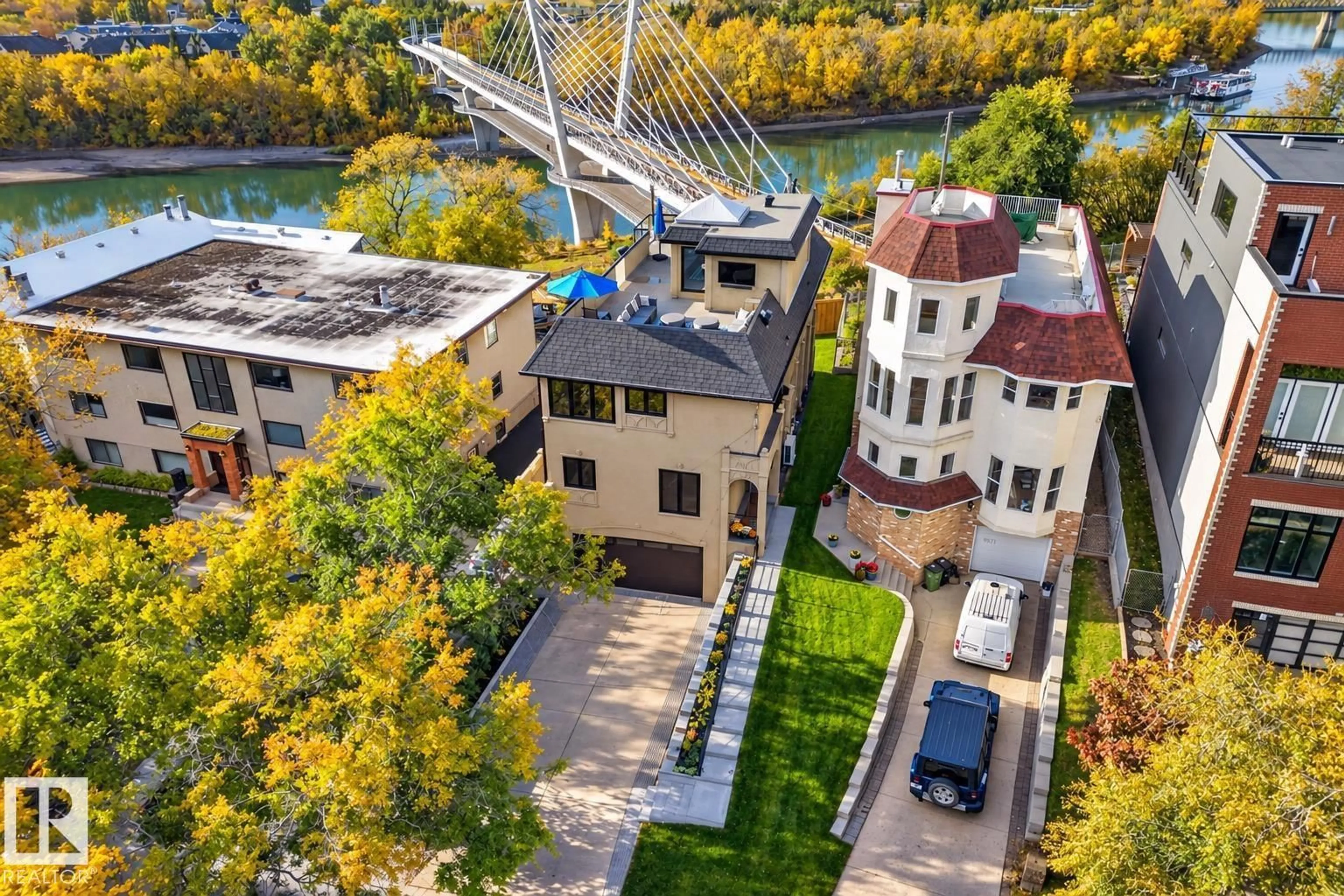 A pic from outside/outdoor area/front of a property/back of a property/a pic from drone, unknown for 9369 CAMERON AV, Edmonton Alberta T5H3R5