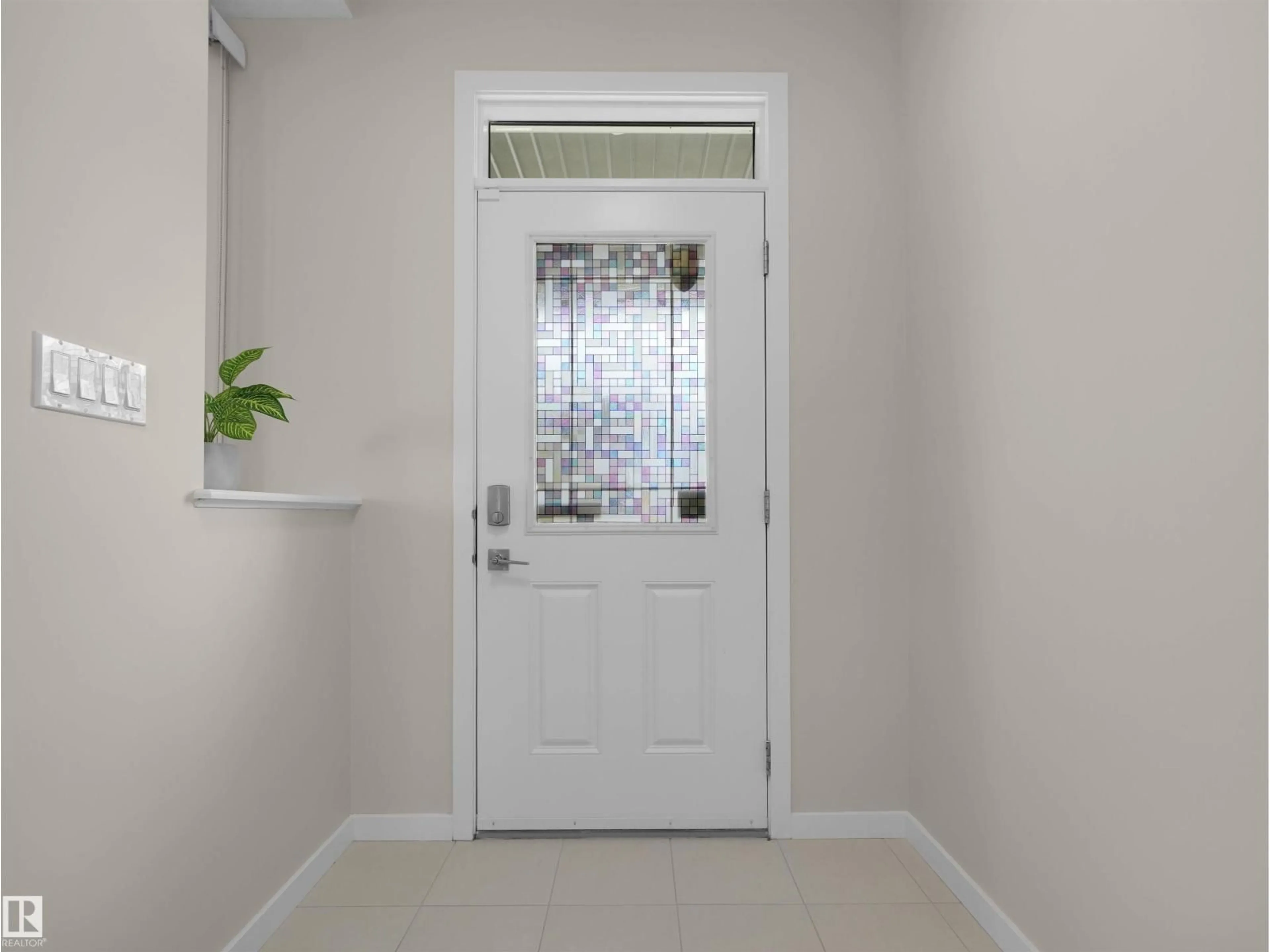 Indoor entryway for NW - 9764 221 ST, Edmonton Alberta T5T4M1