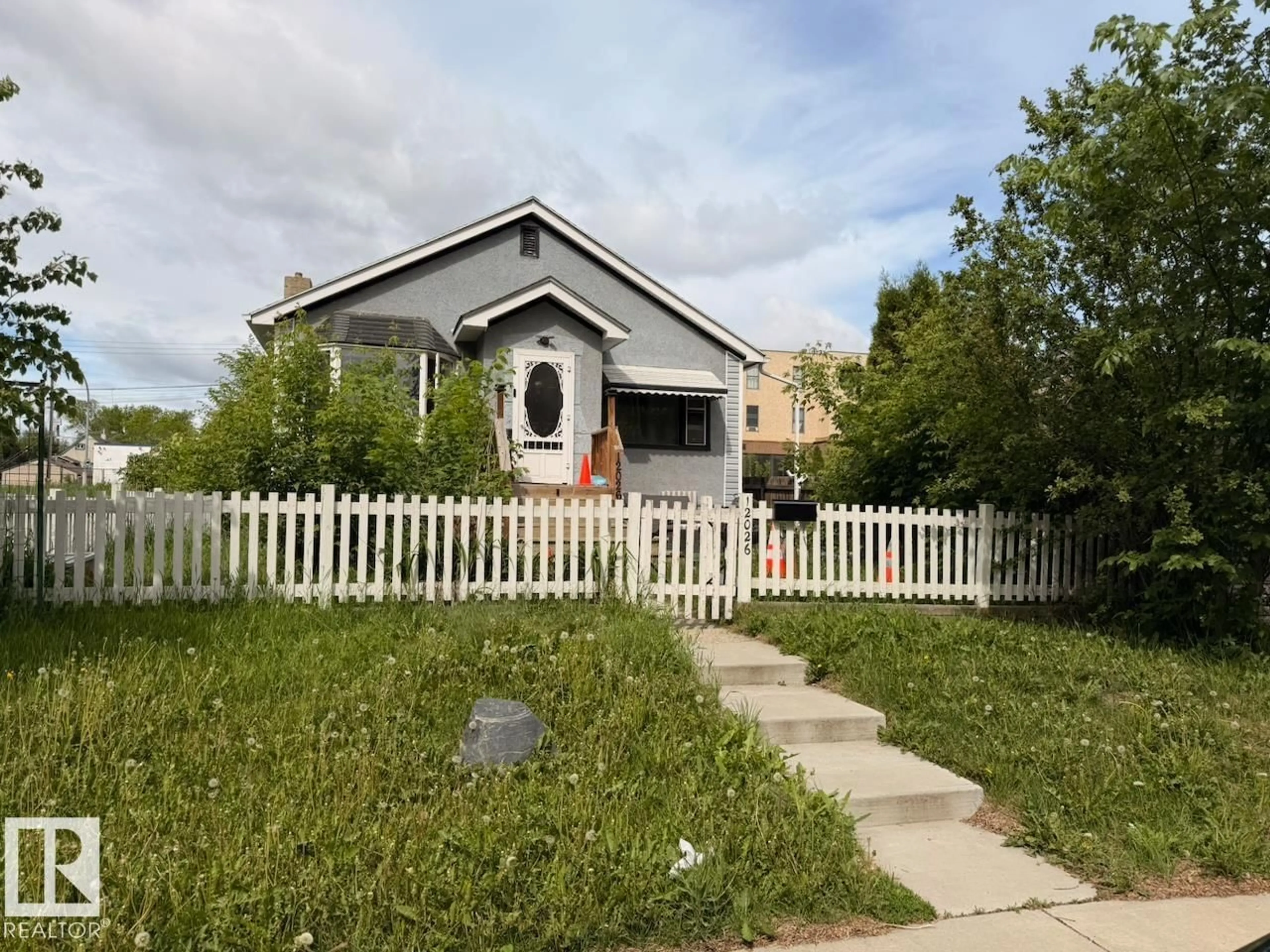 Unknown for 12026 77 ST, Edmonton Alberta T5B2G7