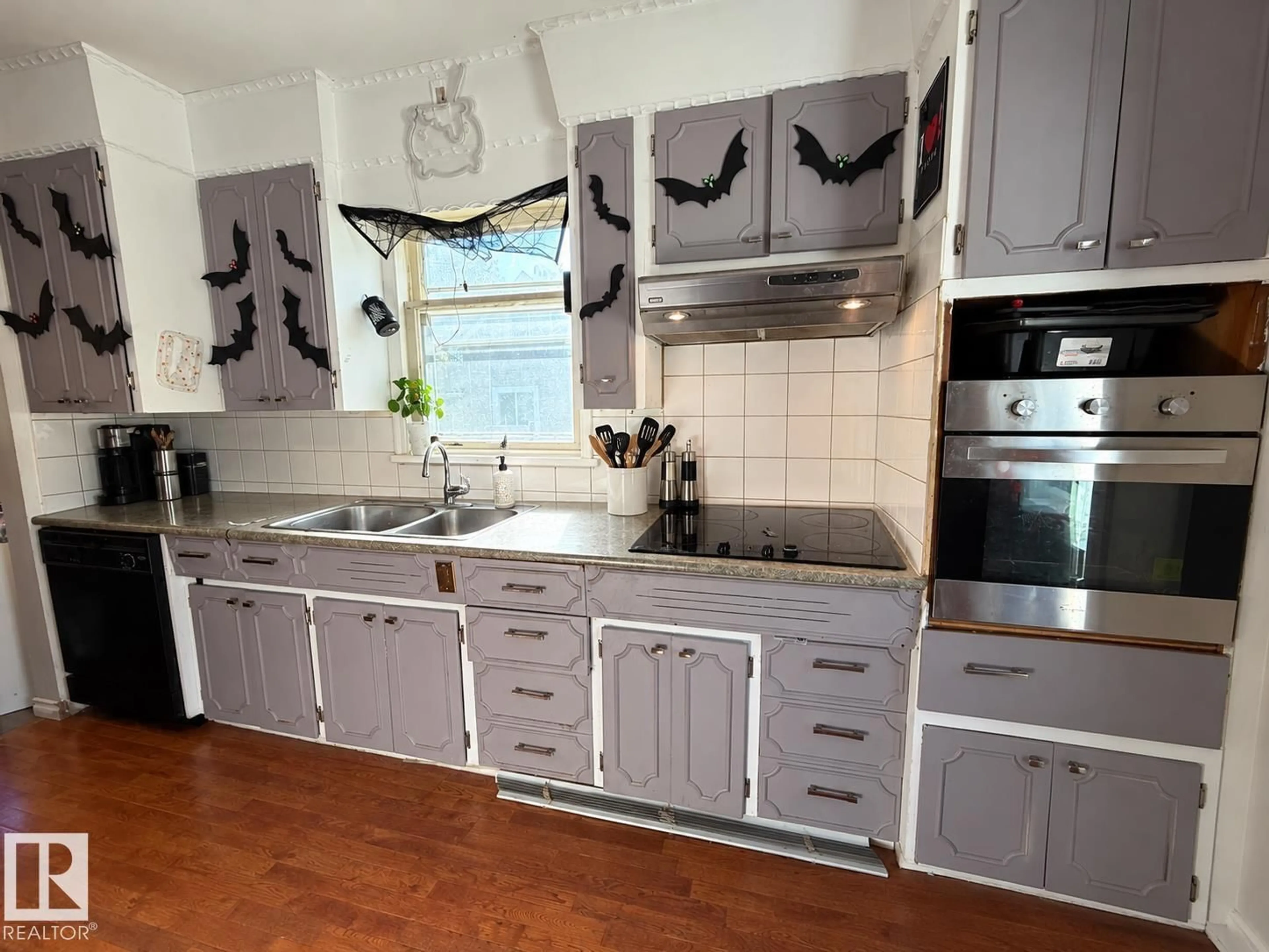 Standard kitchen, unknown for 12026 77 ST, Edmonton Alberta T5B2G7