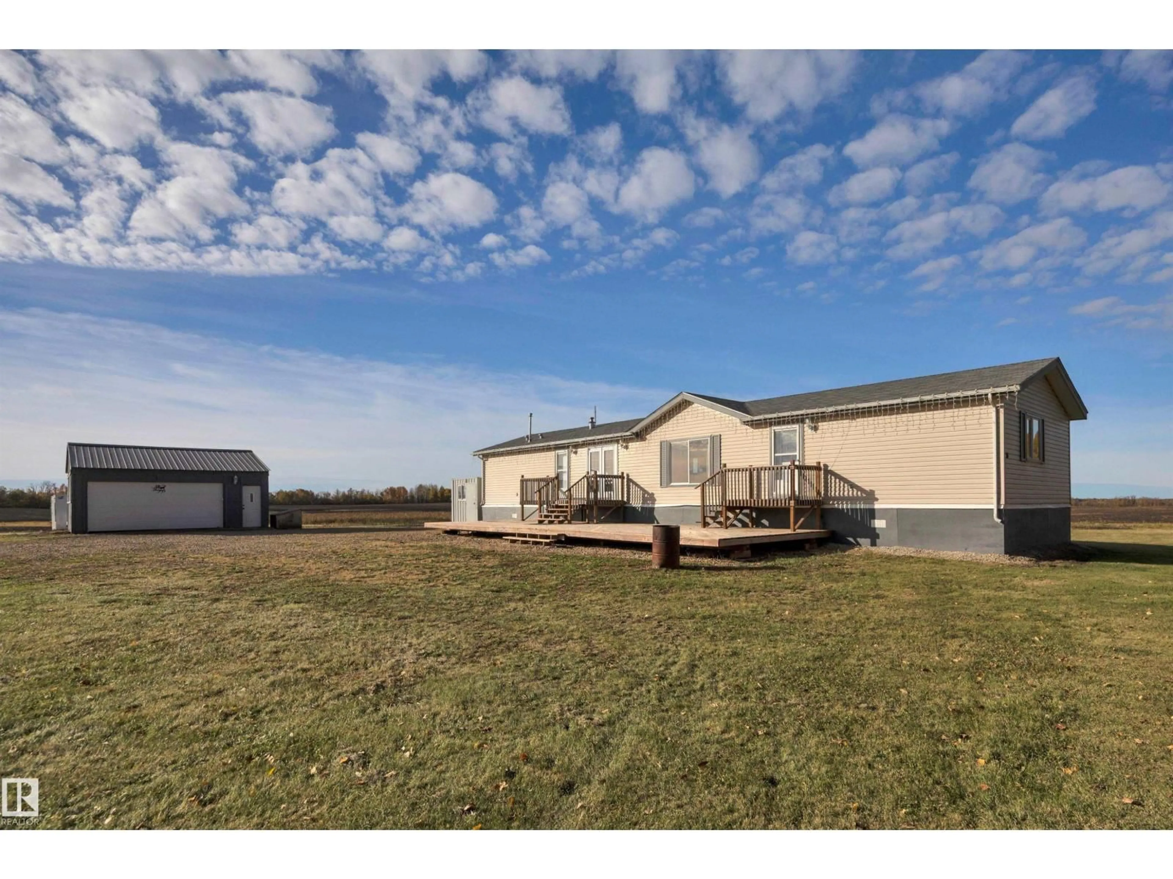 A pic from outside/outdoor area/front of a property/back of a property/a pic from drone, unknown for 48138 RGE RD 244, Rural Leduc County Alberta T4X2S6