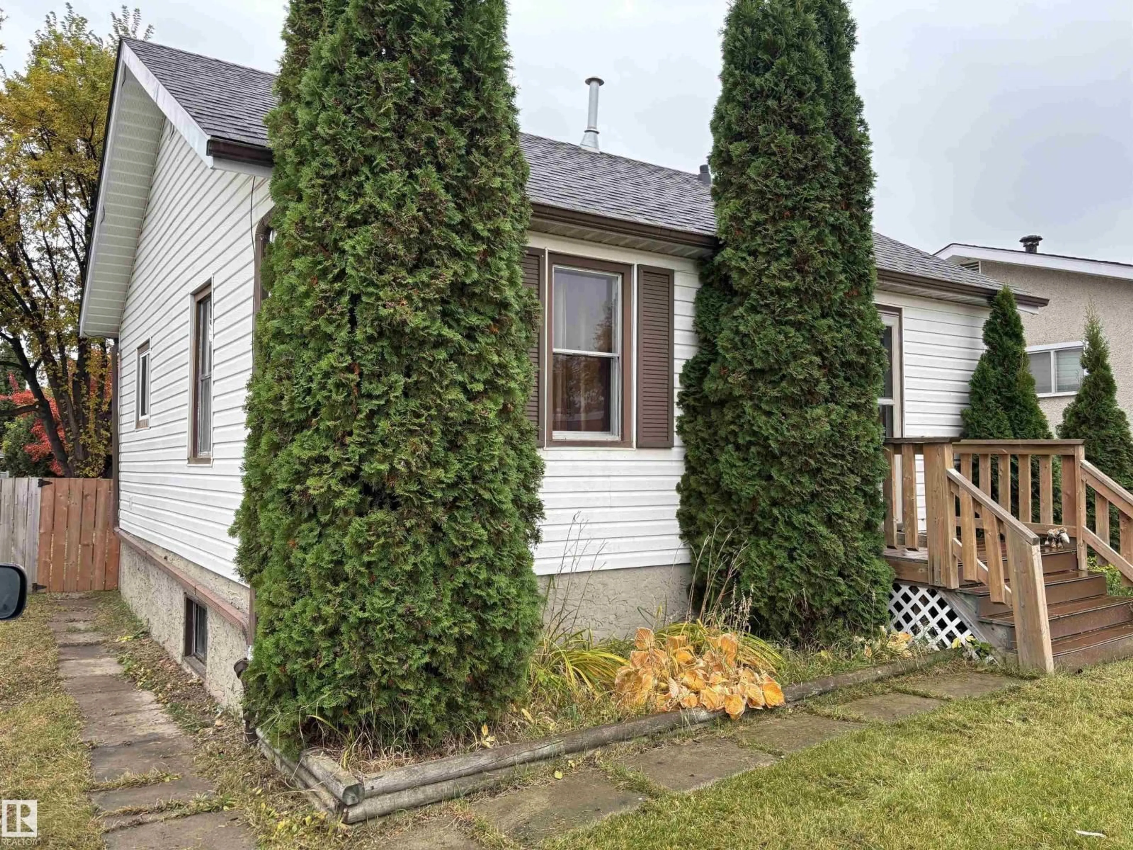 Home with vinyl exterior material, street for 7623 130 AV, Edmonton Alberta T5C1Y3