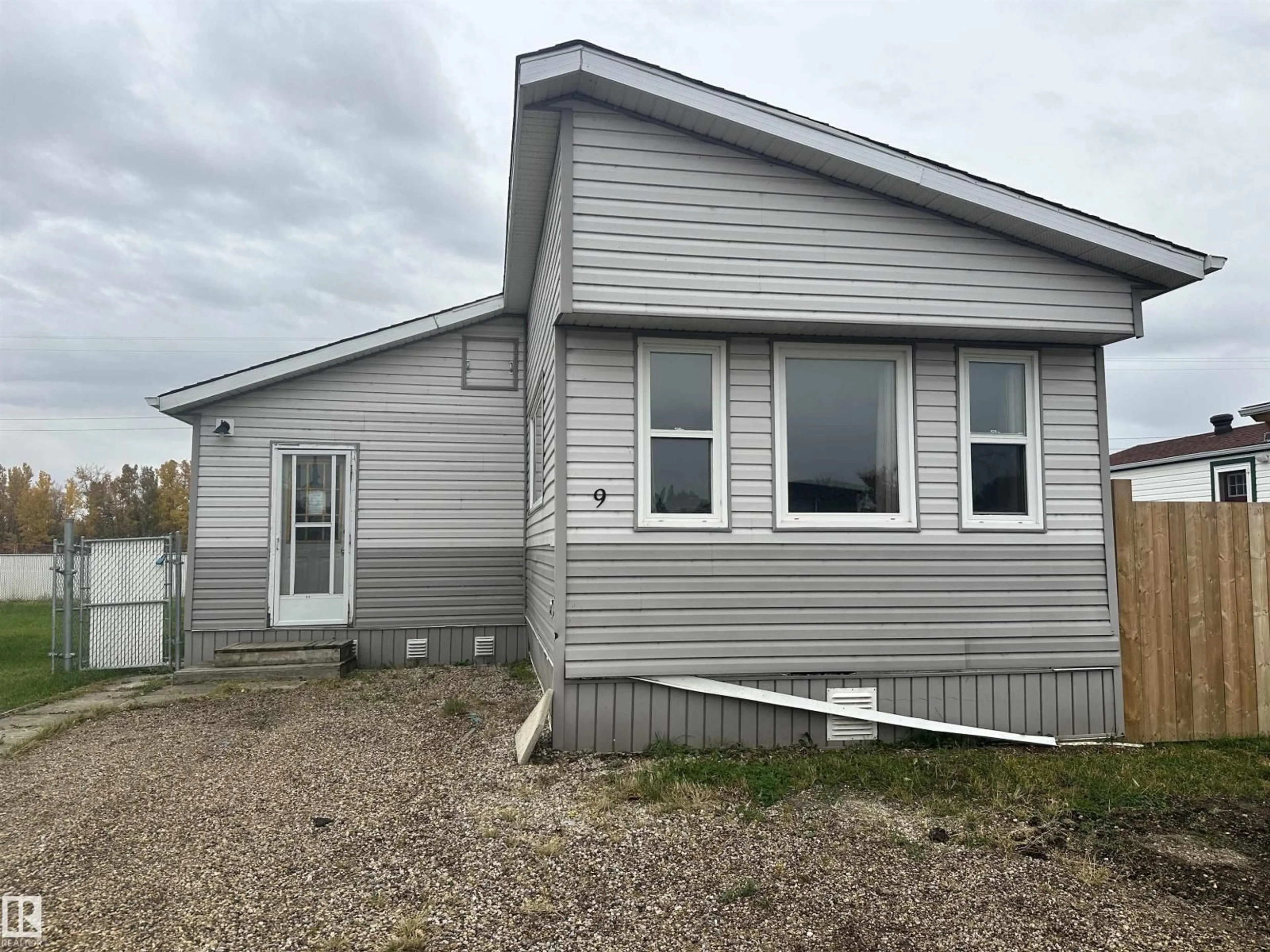 Home with vinyl exterior material, building for #9 - 5220 44 AV, Calmar Alberta T0C0V0