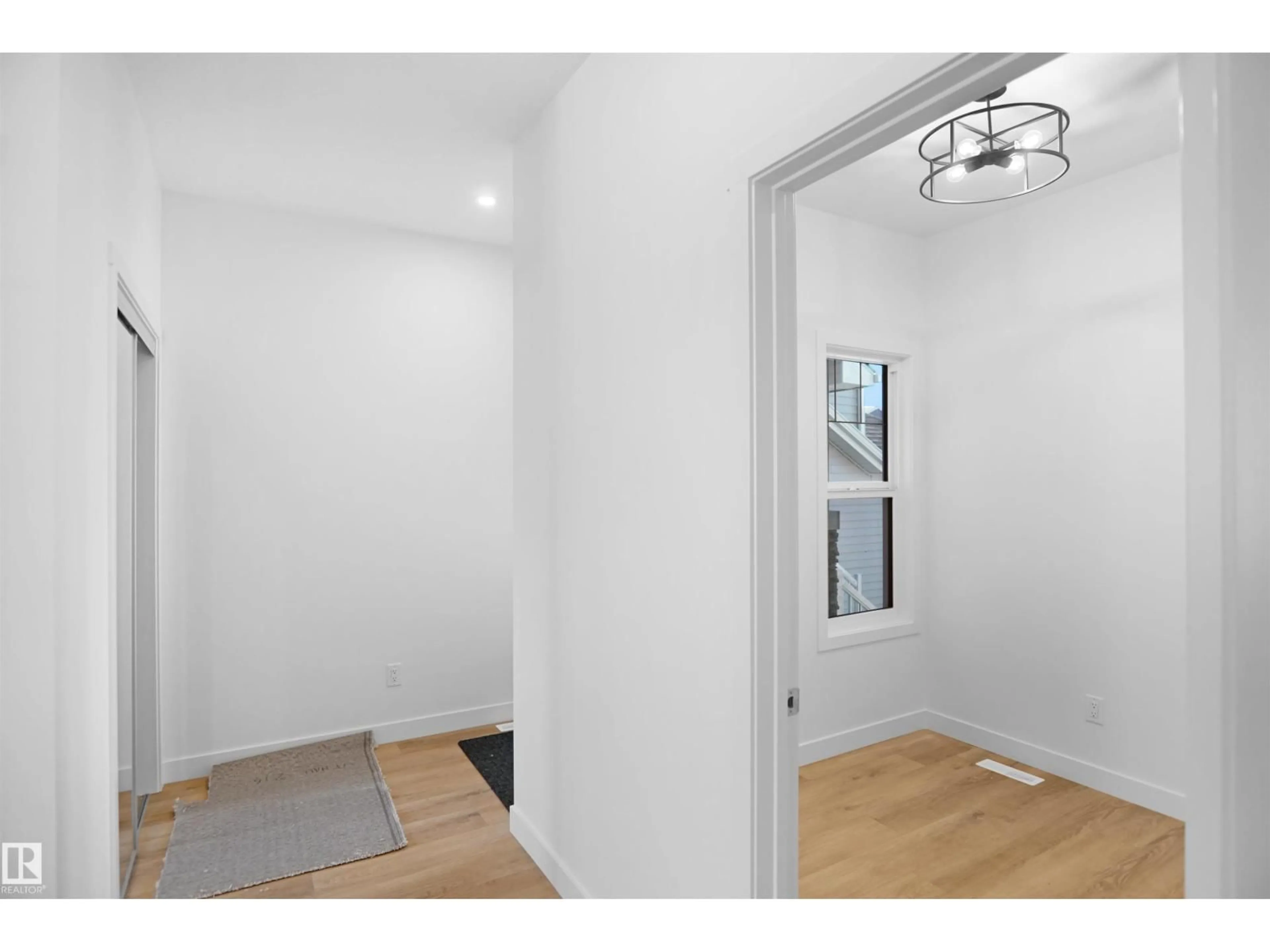 Indoor entryway for 206 ELLIOT WD, Fort Saskatchewan Alberta T8L0Z6