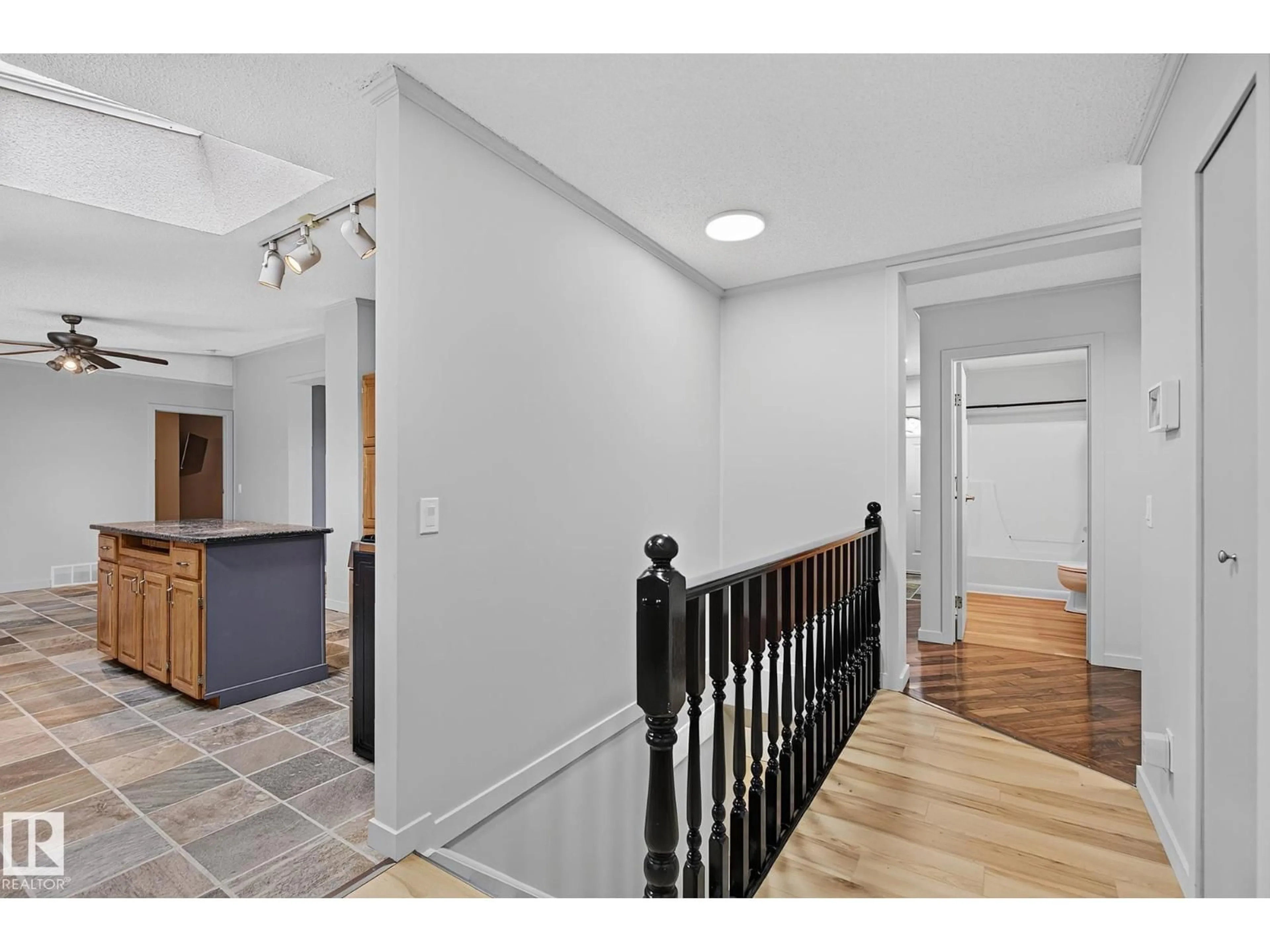 Indoor entryway for 53319 - 18 RGE ROAD 14, Rural Parkland County Alberta T7Y0C2