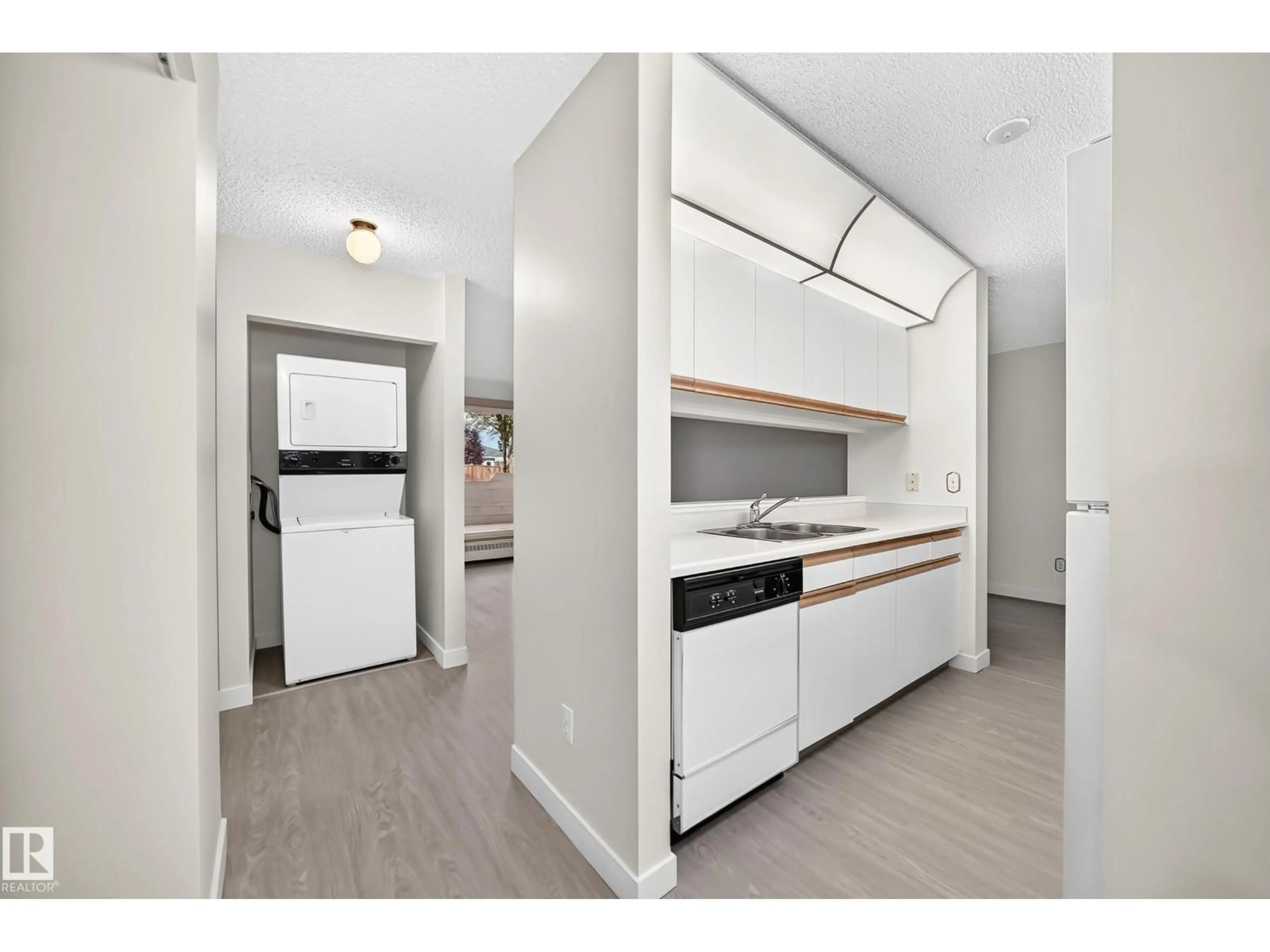 Standard kitchen, unknown for 109 - 11620 9A AV NW, Edmonton Alberta T6J7B4