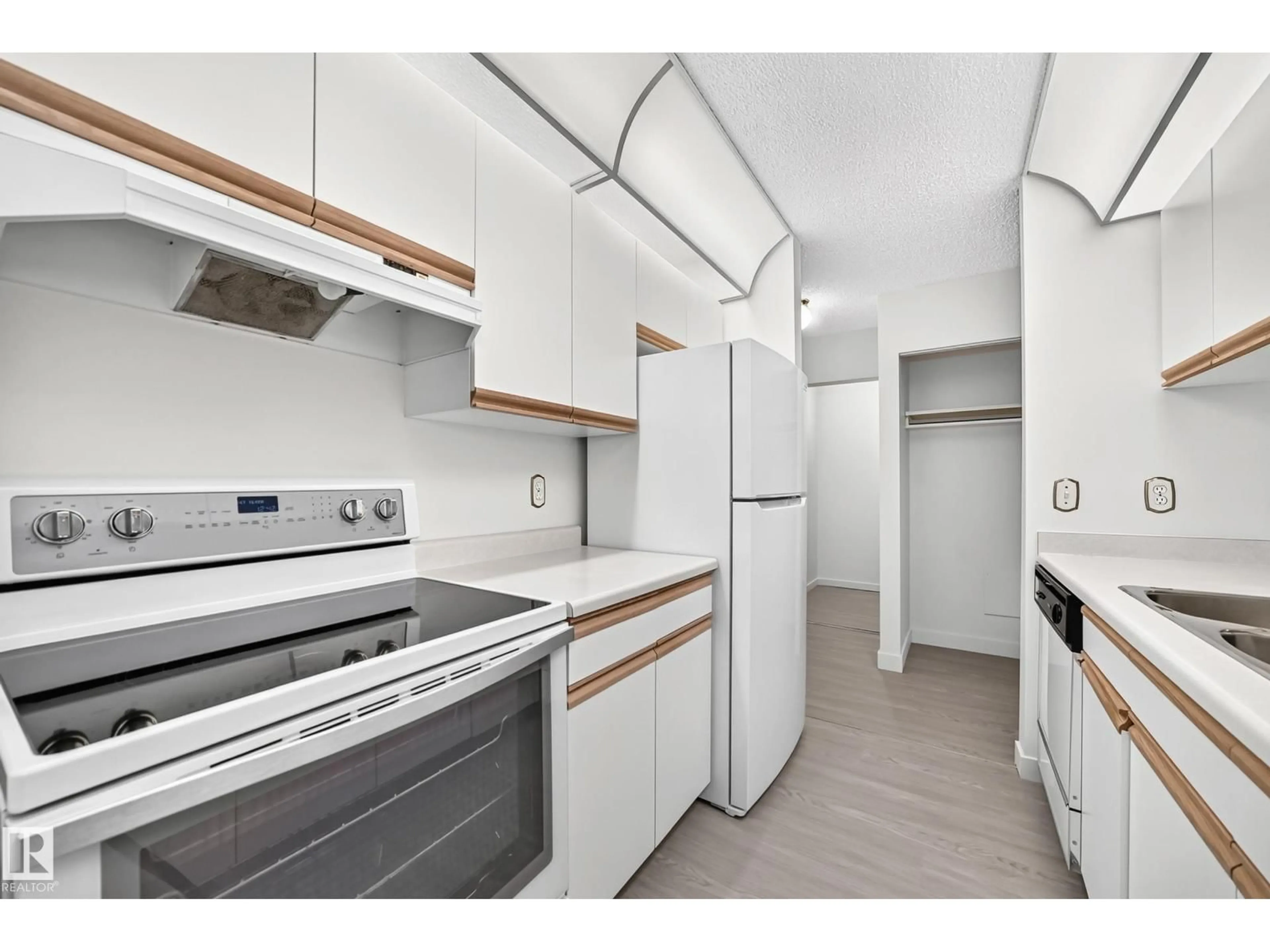 Standard kitchen, unknown for 109 - 11620 9A AV NW, Edmonton Alberta T6J7B4