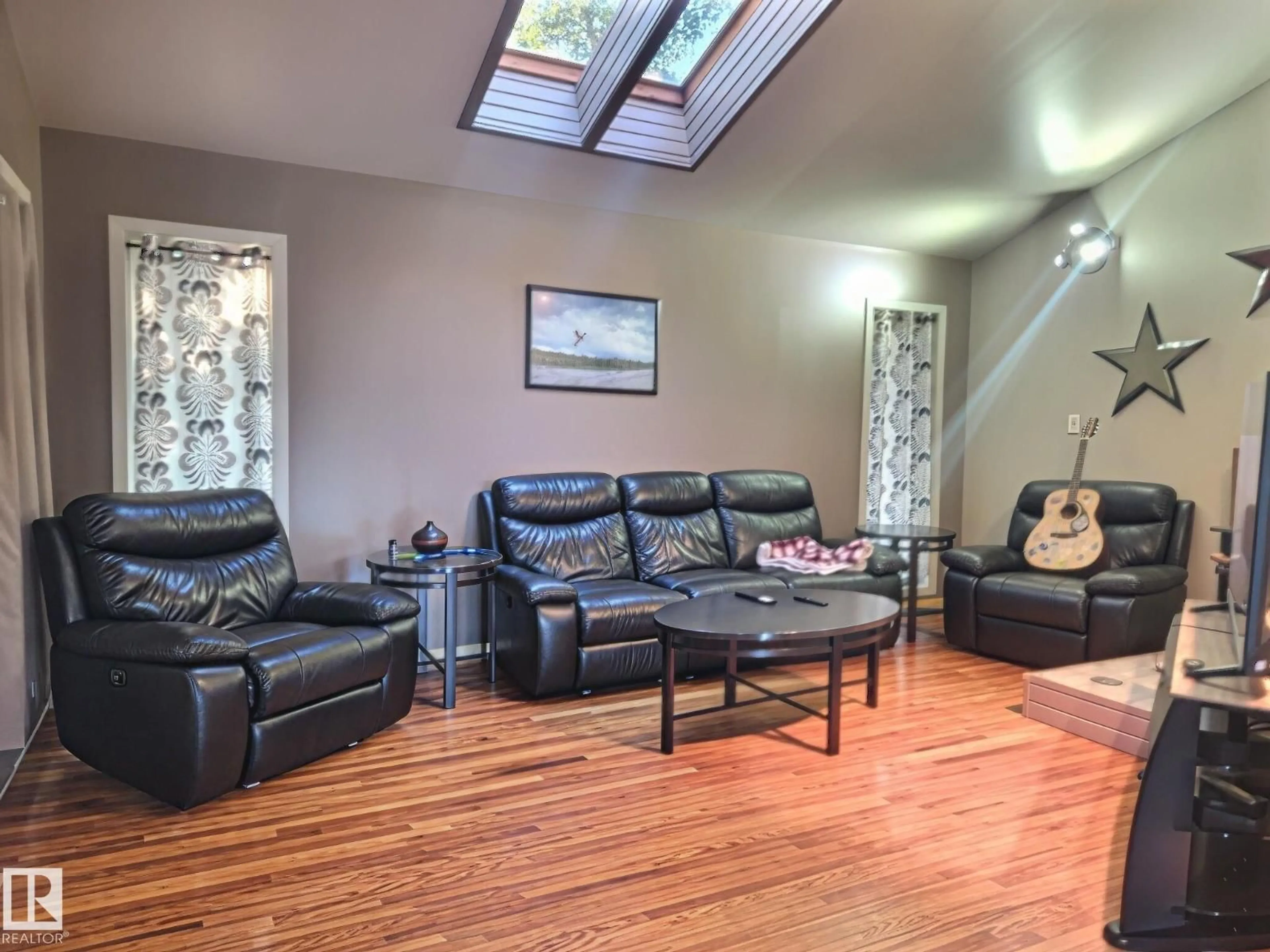 Living room with furniture, wood/laminate floor for 58532 - 301 RANGE ROAD 113, Rural St. Paul County Alberta T0A3A0