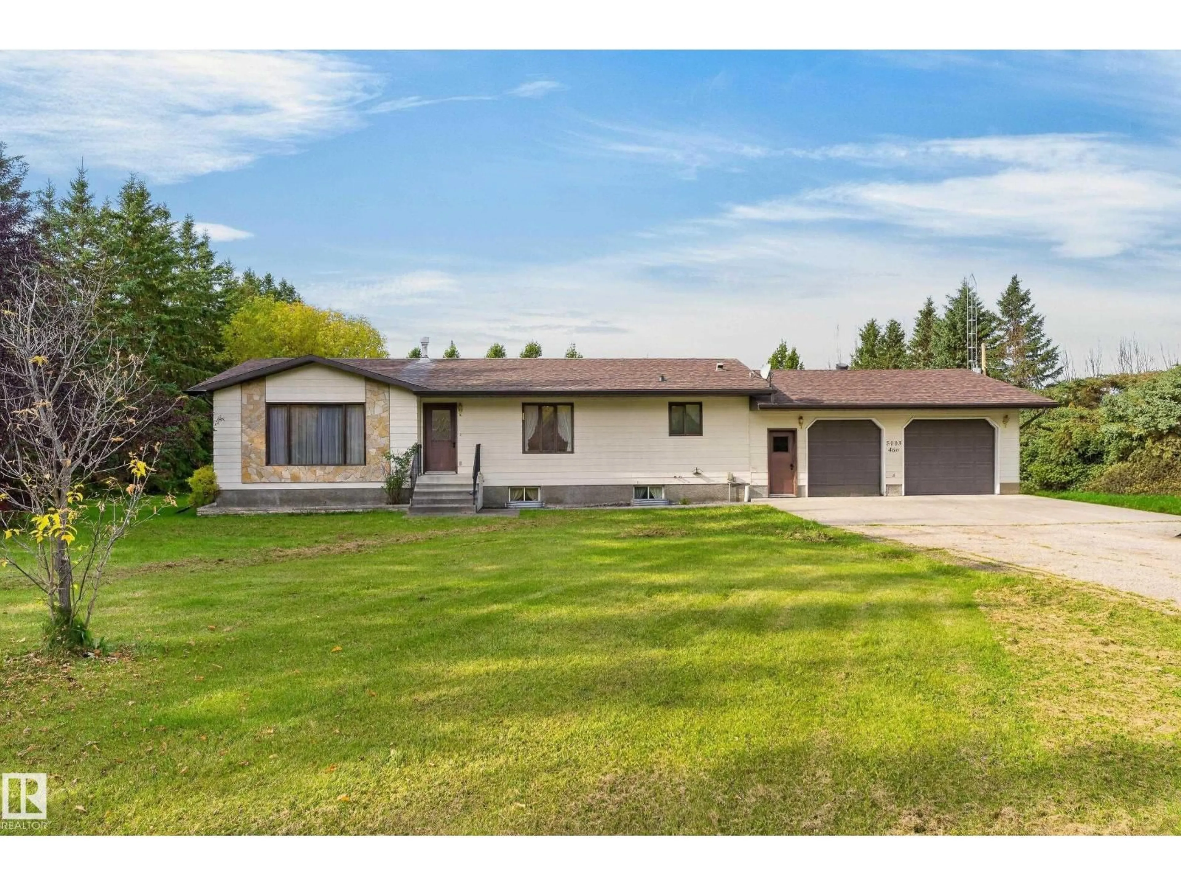 A pic from outside/outdoor area/front of a property/back of a property/a pic from drone, unknown for 5003 46 ST, Evansburg Alberta T0E0T0