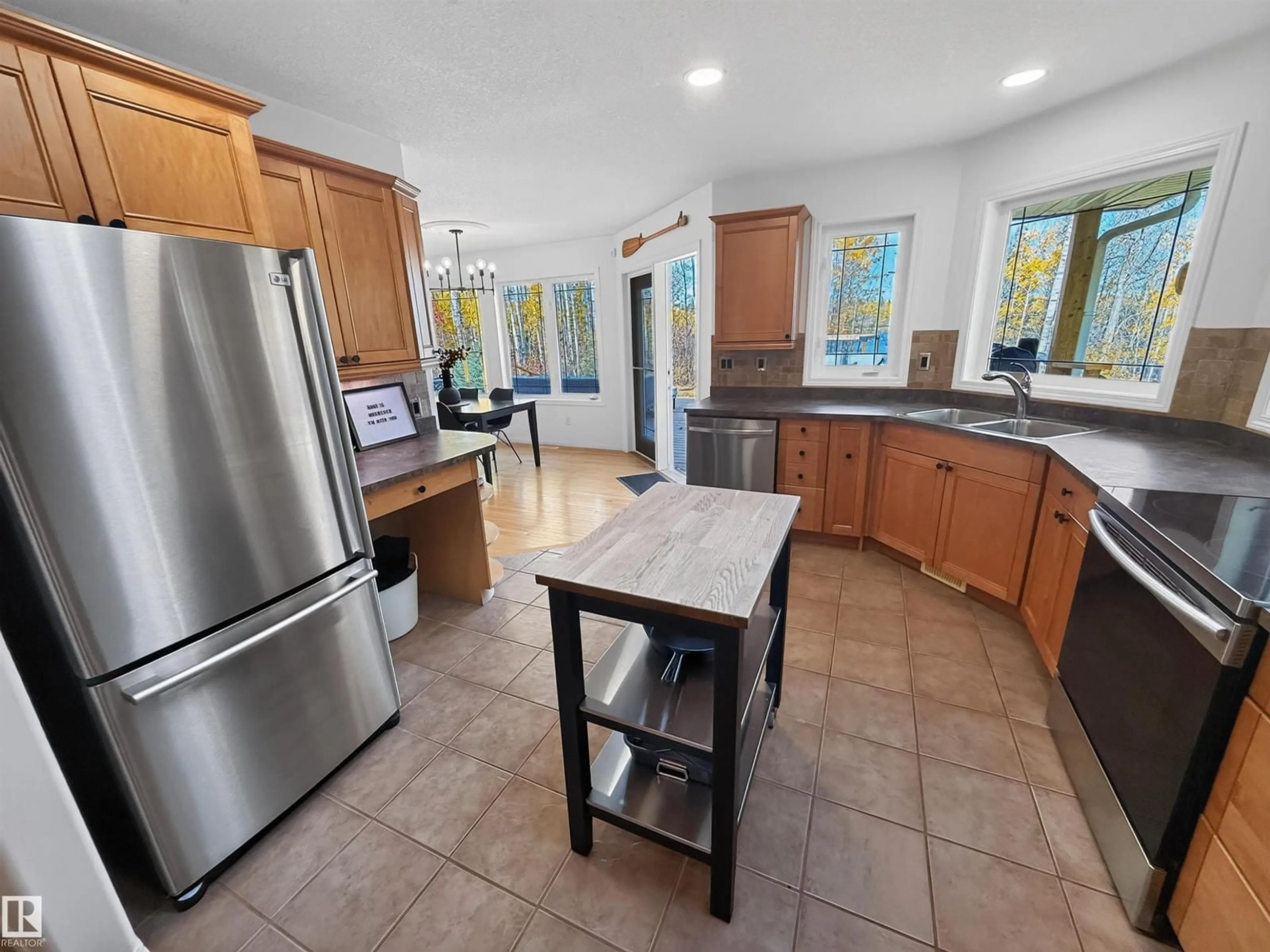 Open concept kitchen, ceramic/tile floor for 6 - 53102 RGE ROAD 31, Rural Parkland County Alberta T0E0N0