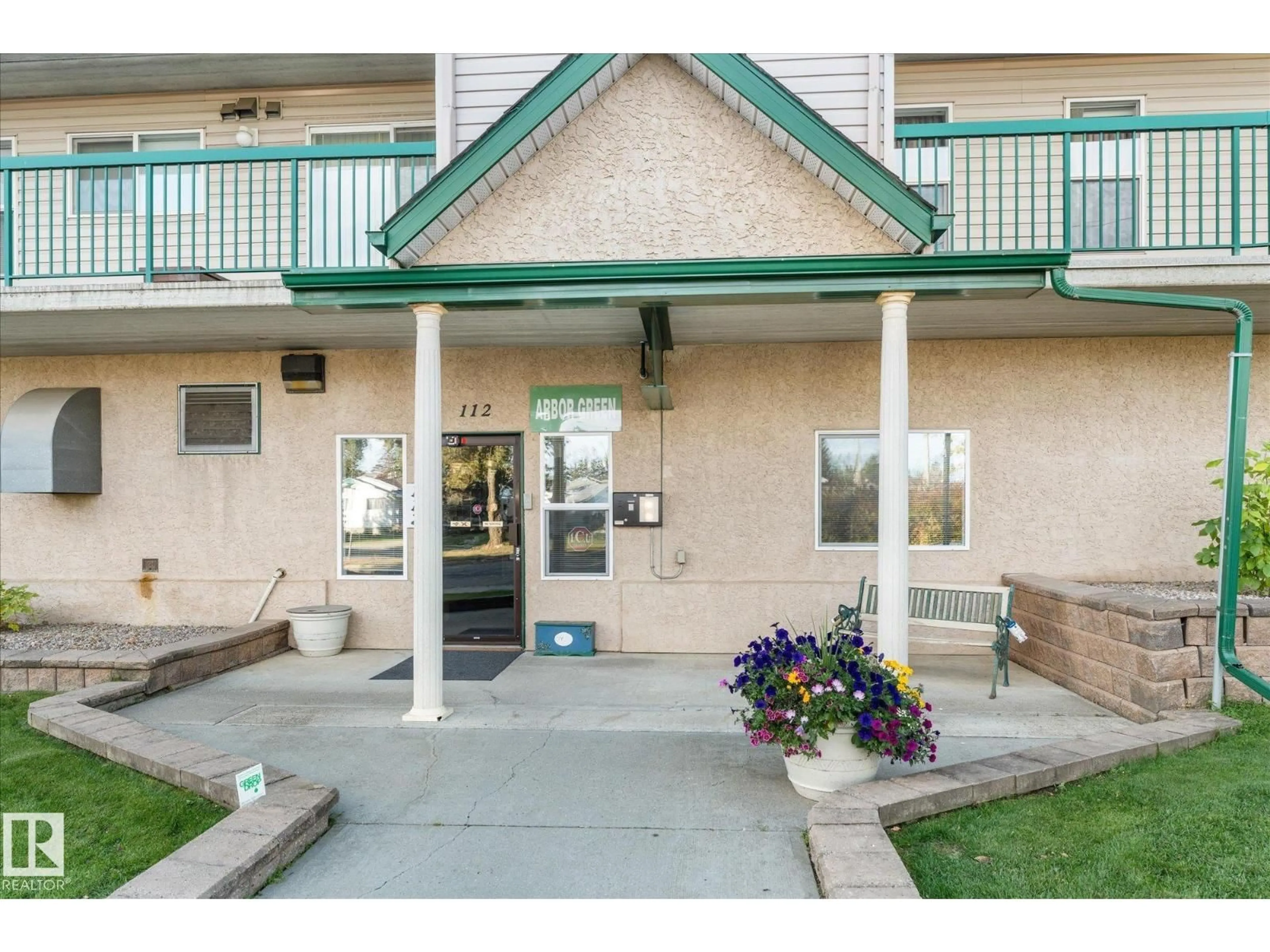 Indoor foyer for 112 - 205 CHURCH RD, Spruce Grove Alberta T7X3X1