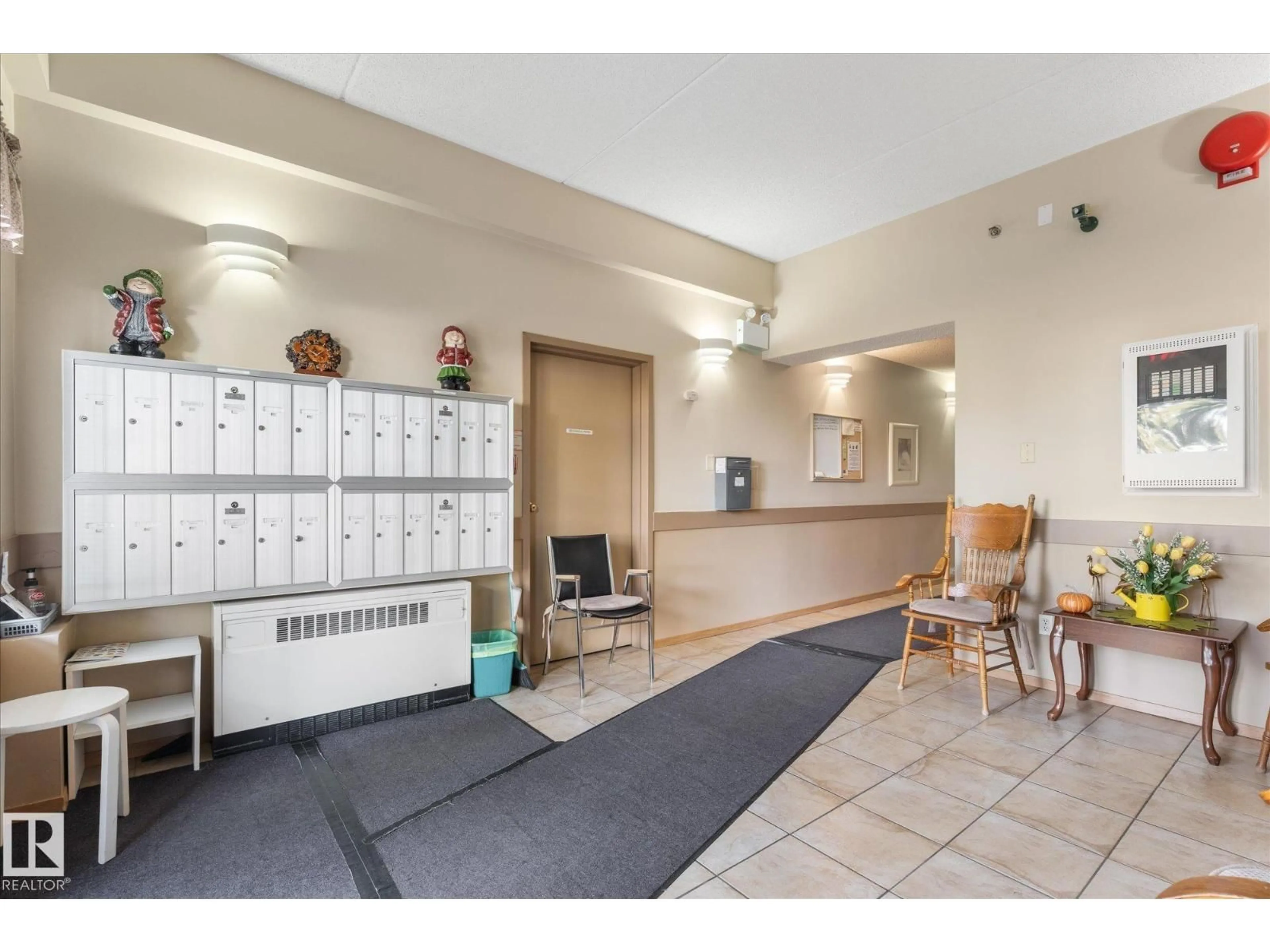 Indoor foyer for 112 - 205 CHURCH RD, Spruce Grove Alberta T7X3X1