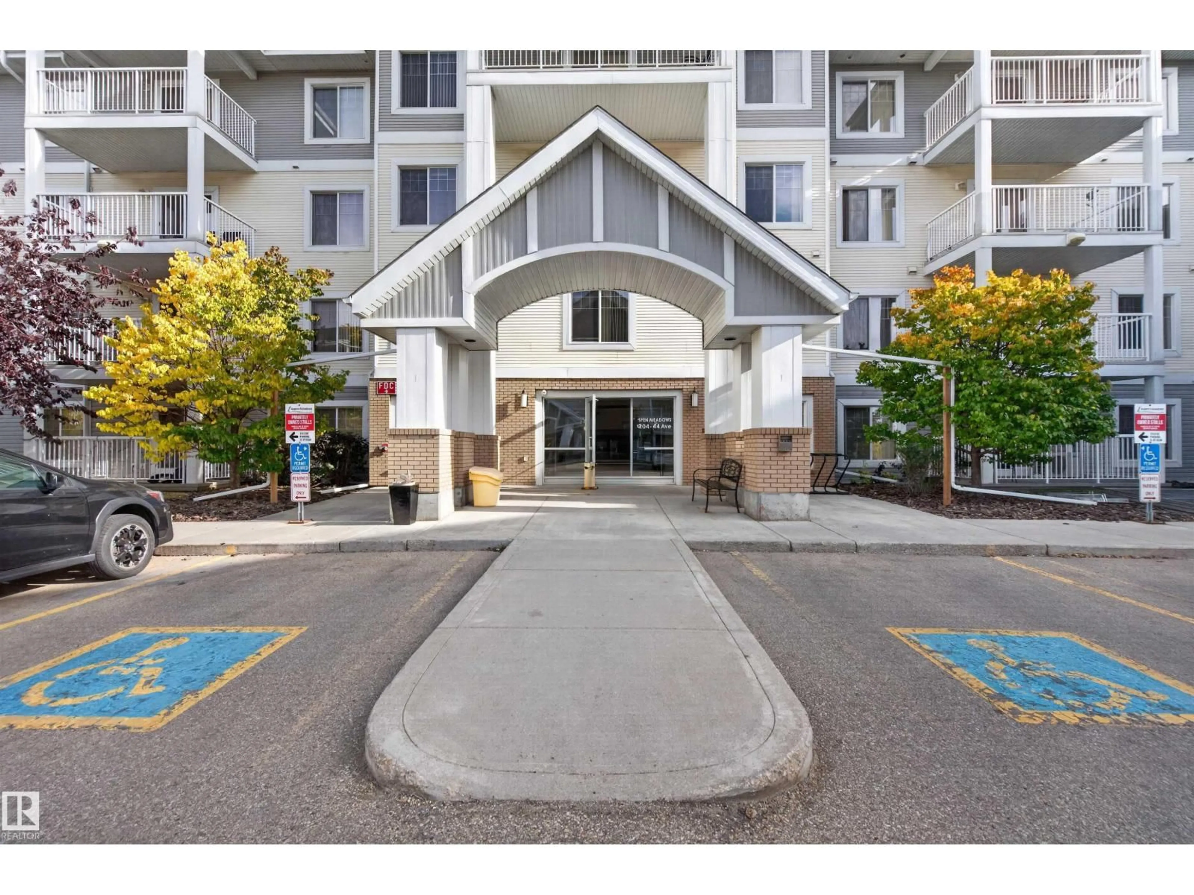 Indoor foyer for #116 - 2204 44 AV, Edmonton Alberta T6T0G5