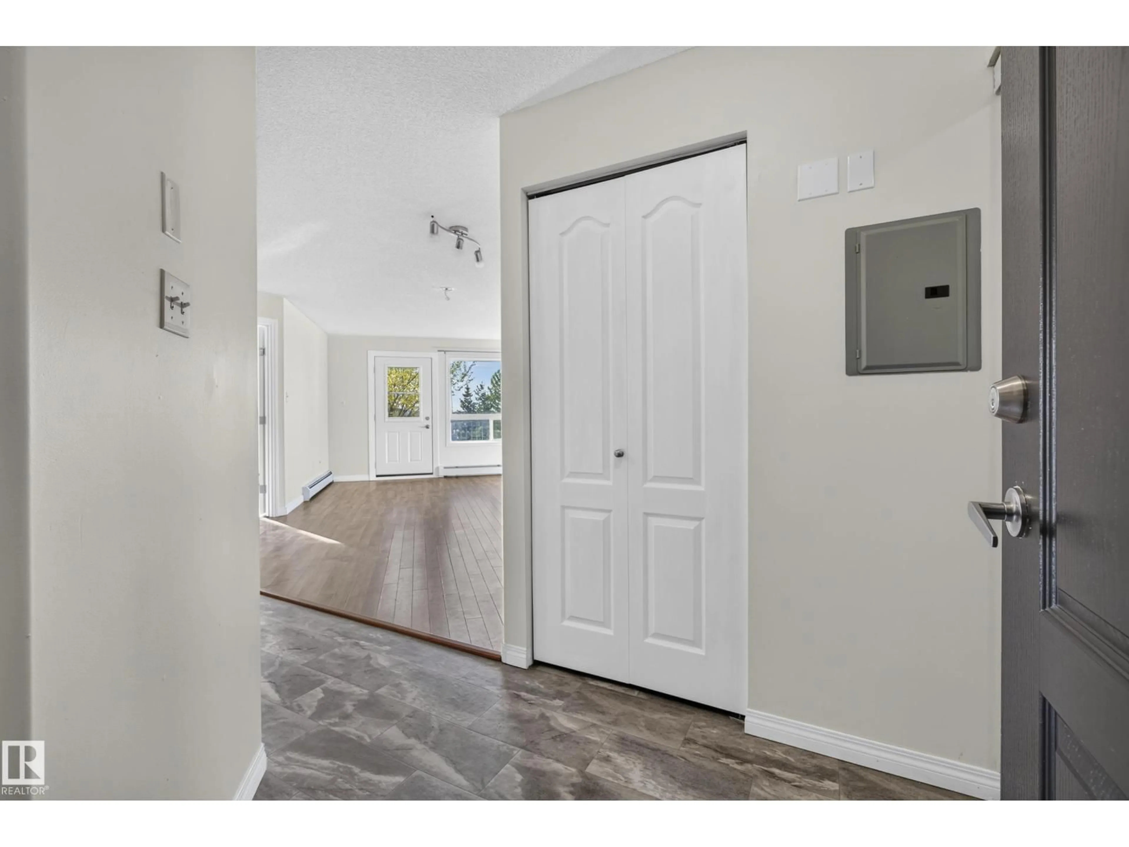 Indoor entryway for #2212 - 2212 CLAREVIEW STATION DR, Edmonton Alberta T5Y0E5