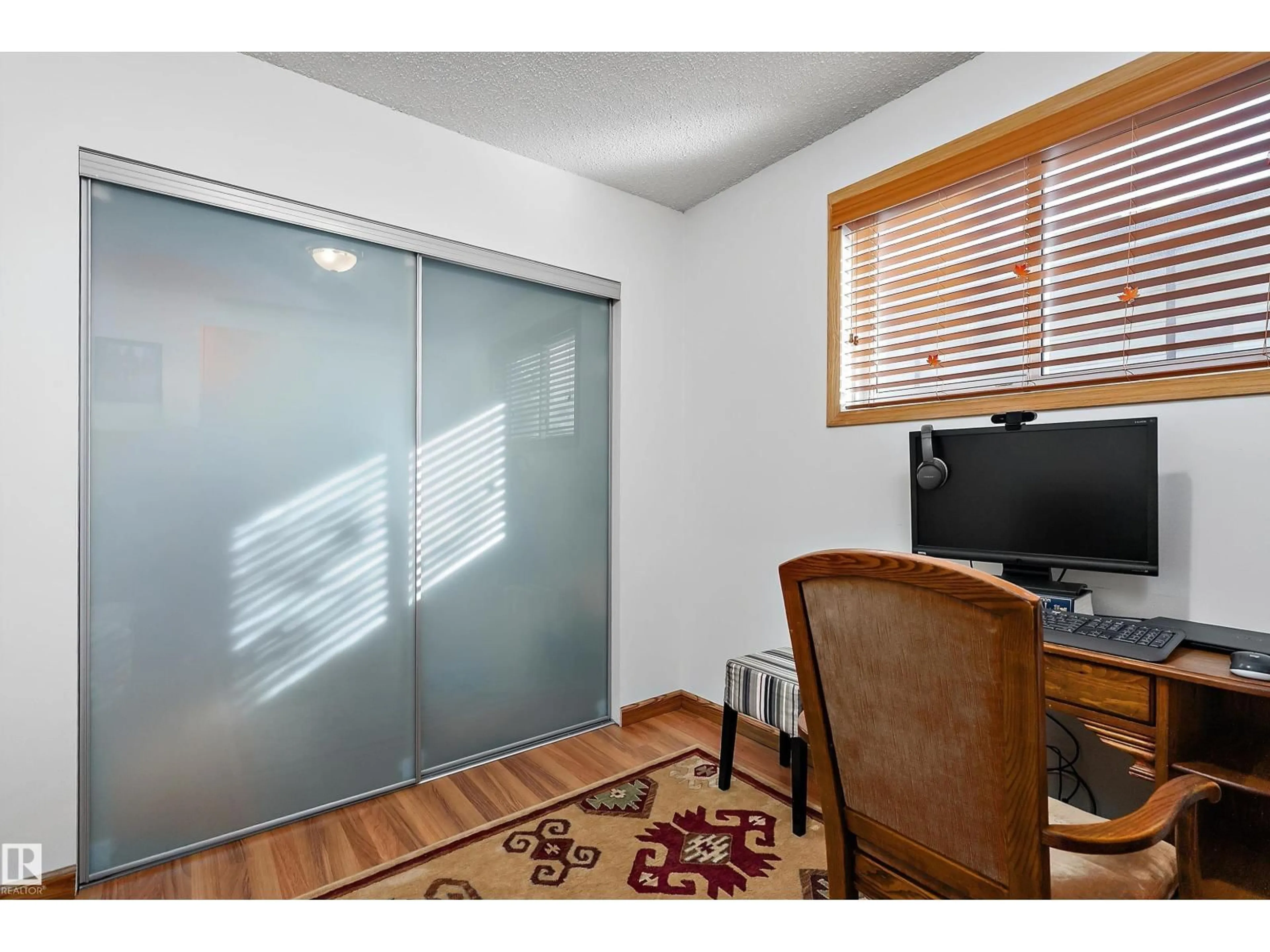 A pic of a room for NW - 5310 18A AV, Edmonton Alberta T6L1J8