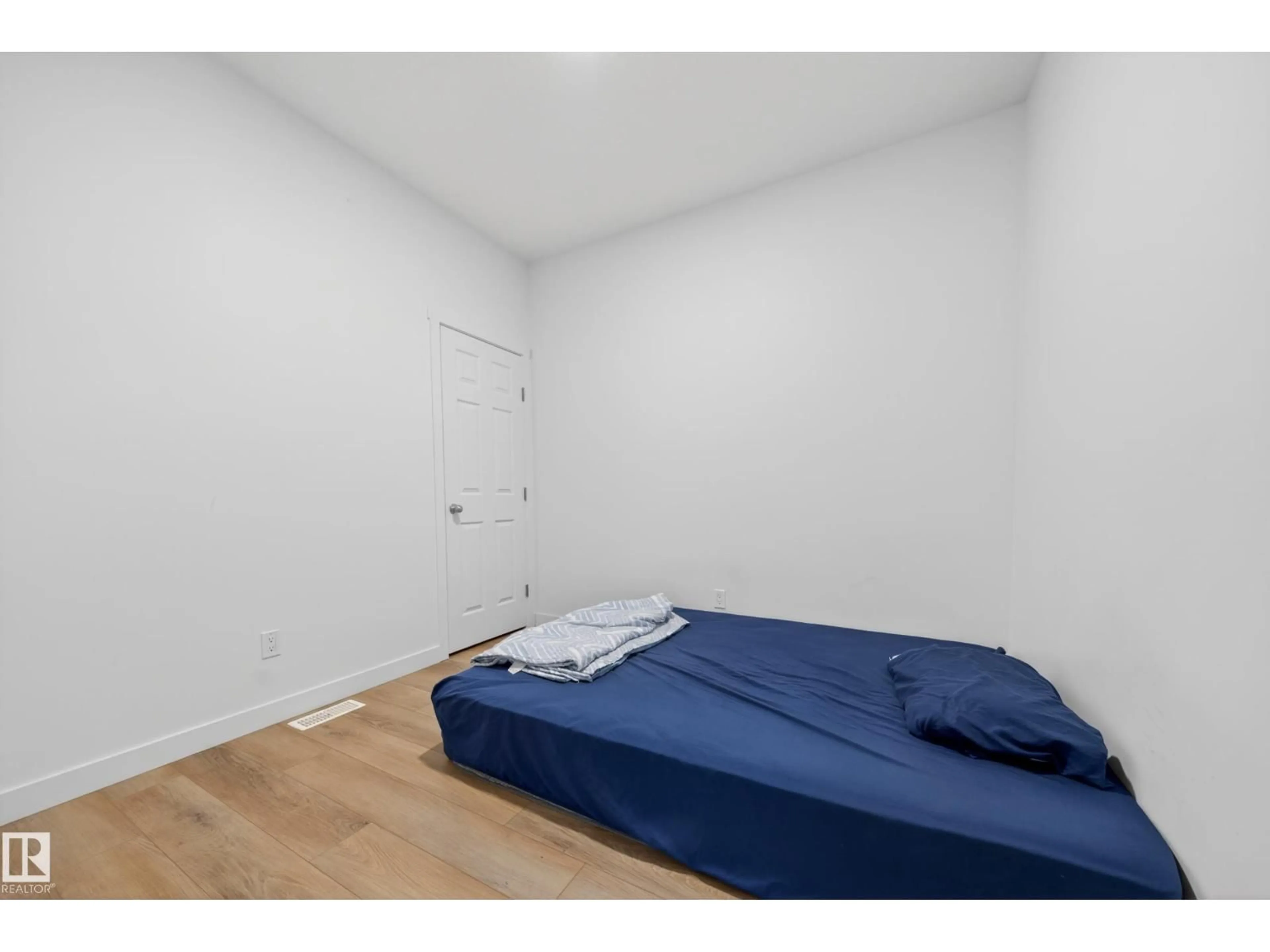 A pic of a room for 1684 12 ST, Edmonton Alberta T6T2N4