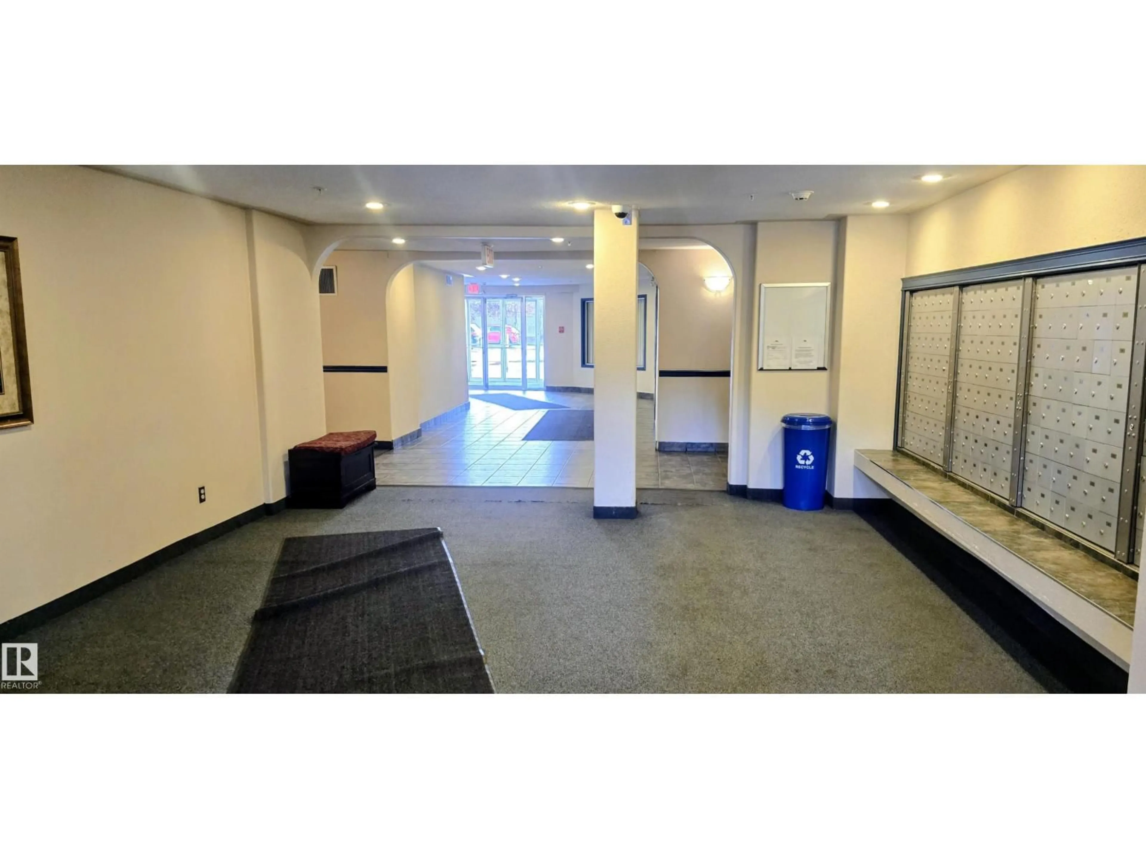 Indoor foyer for #502 - 11325 83 ST, Edmonton Alberta T5B4W5