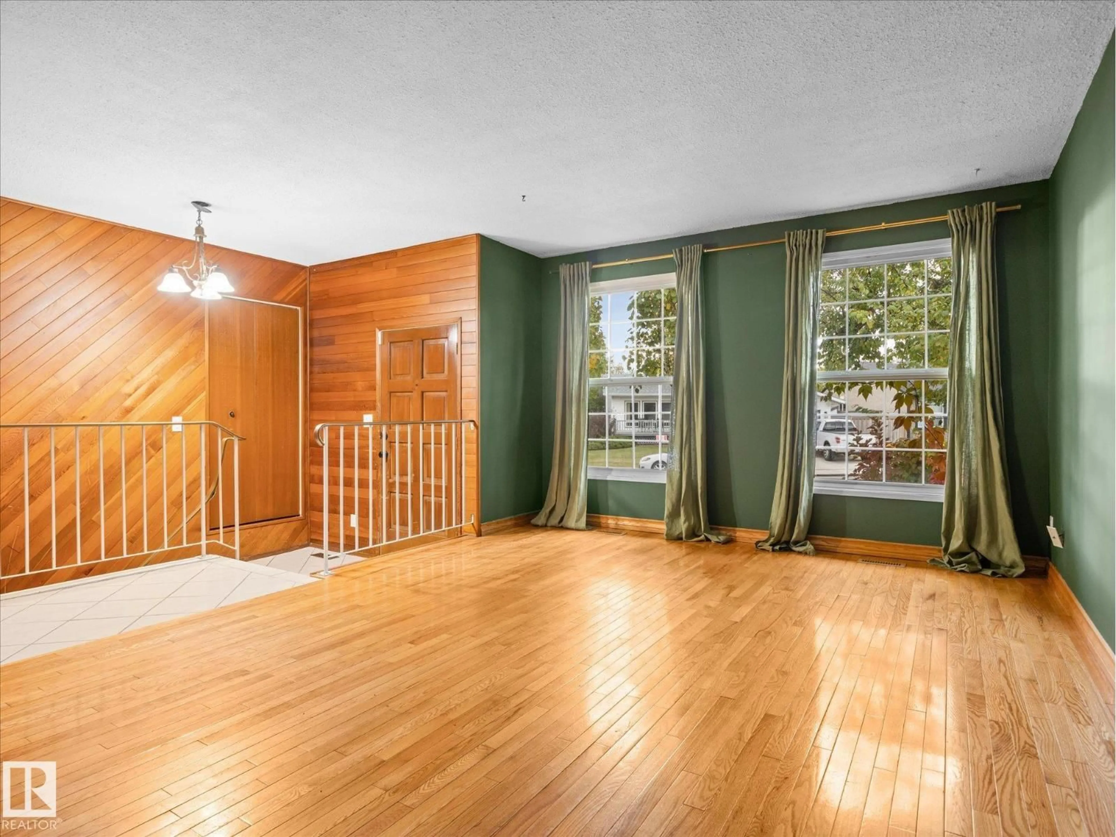 Unknown for 13844 30 ST, Edmonton Alberta T5Y1M5