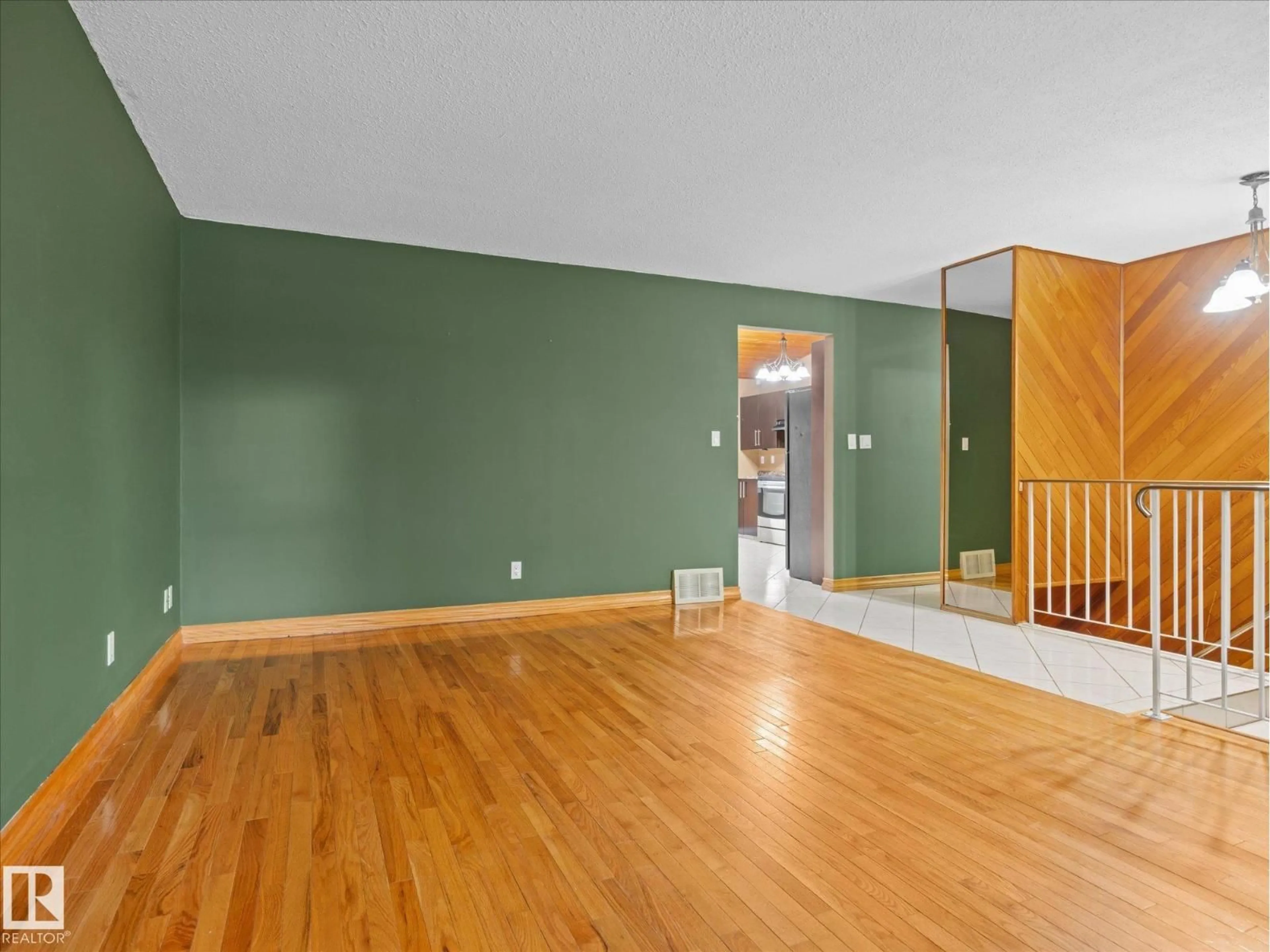Unknown for 13844 30 ST, Edmonton Alberta T5Y1M5