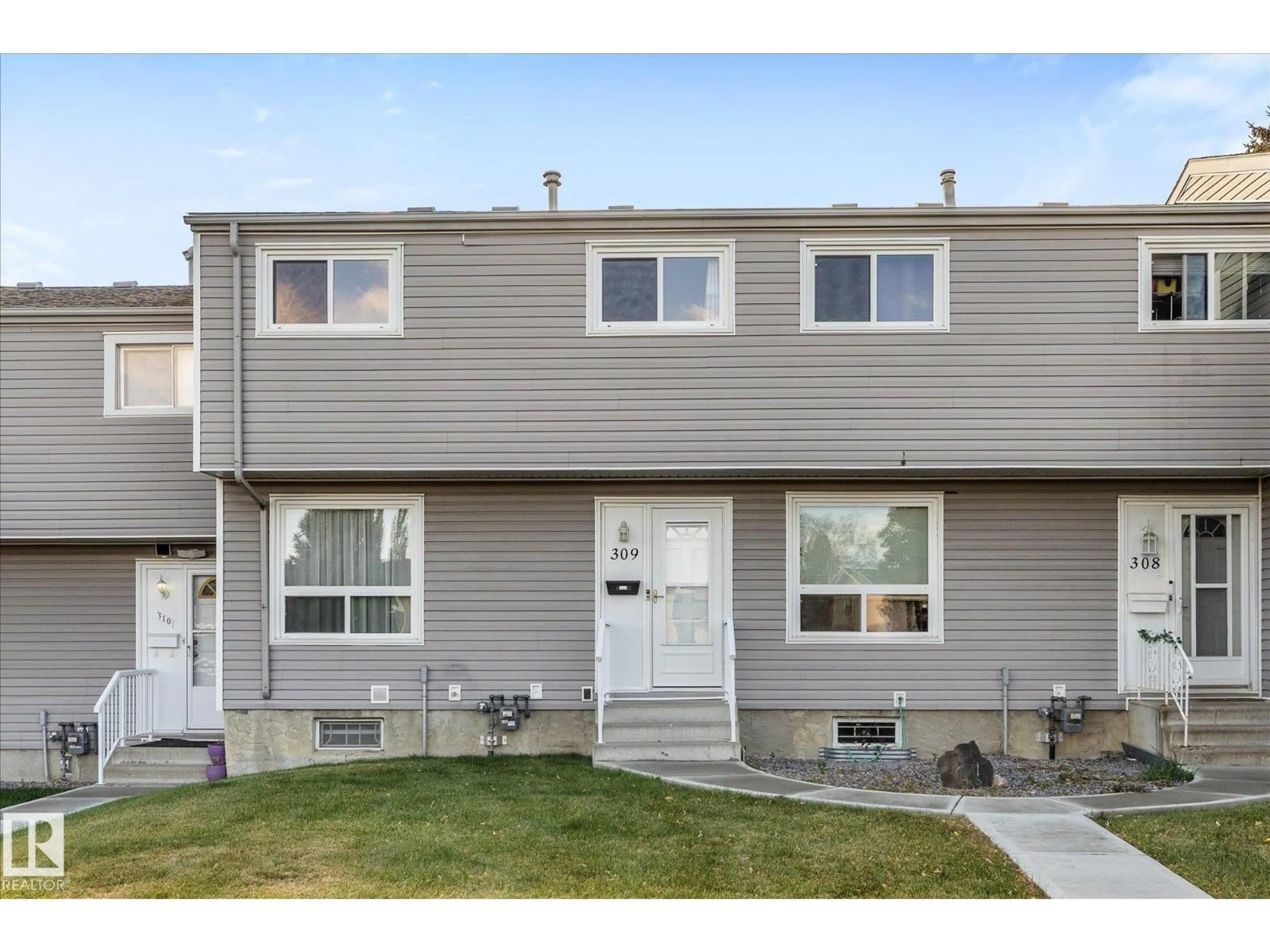 Home with vinyl exterior material, street for 309 NORTHGATE TC, Edmonton Alberta T5E3E3