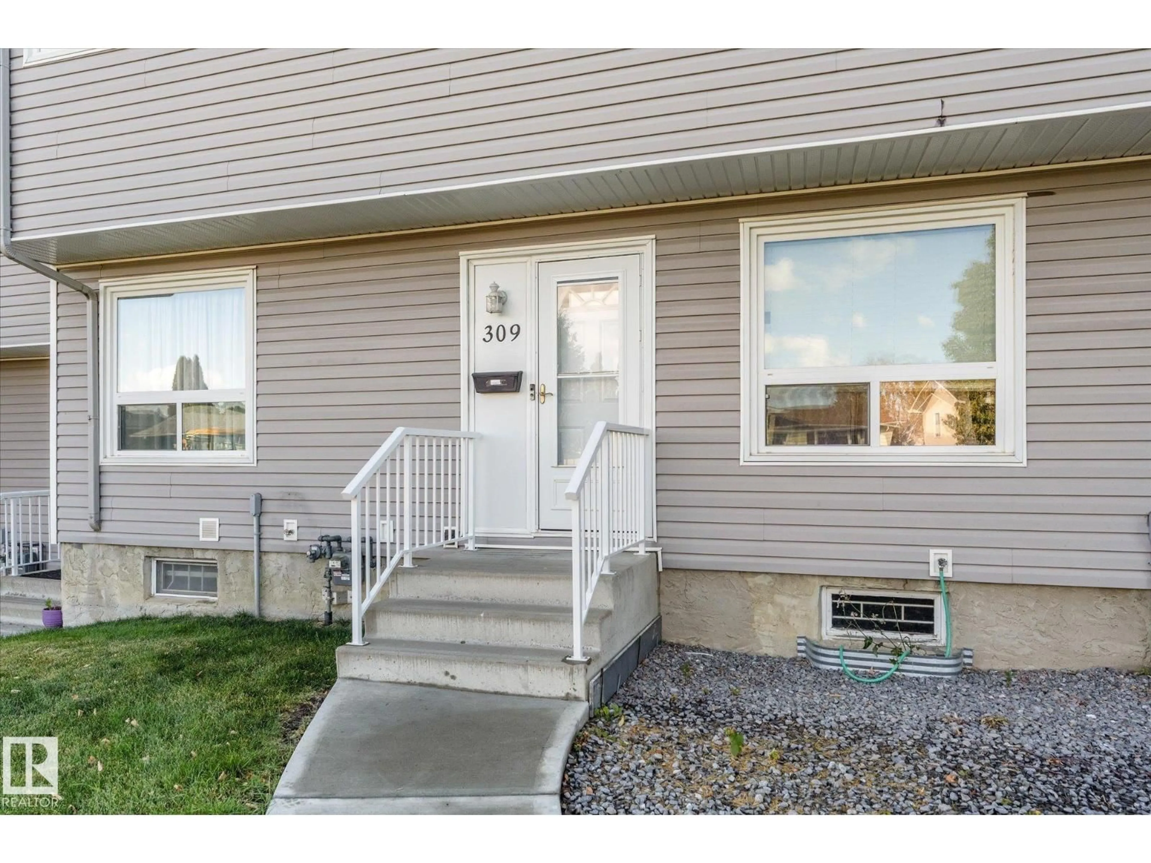 Home with vinyl exterior material, street for 309 NORTHGATE TC, Edmonton Alberta T5E3E3