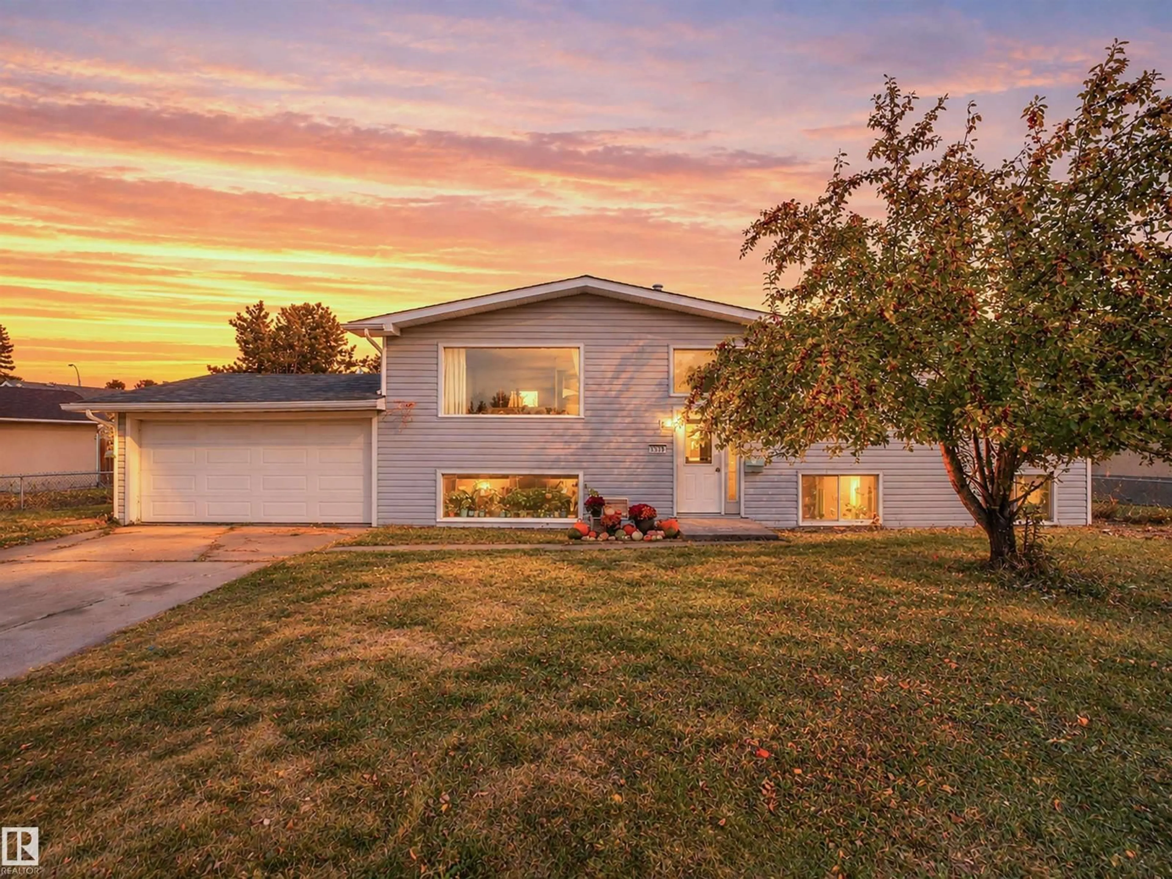 Home with vinyl exterior material, street for 5535 55A ST, Wetaskiwin Alberta T9A2A7