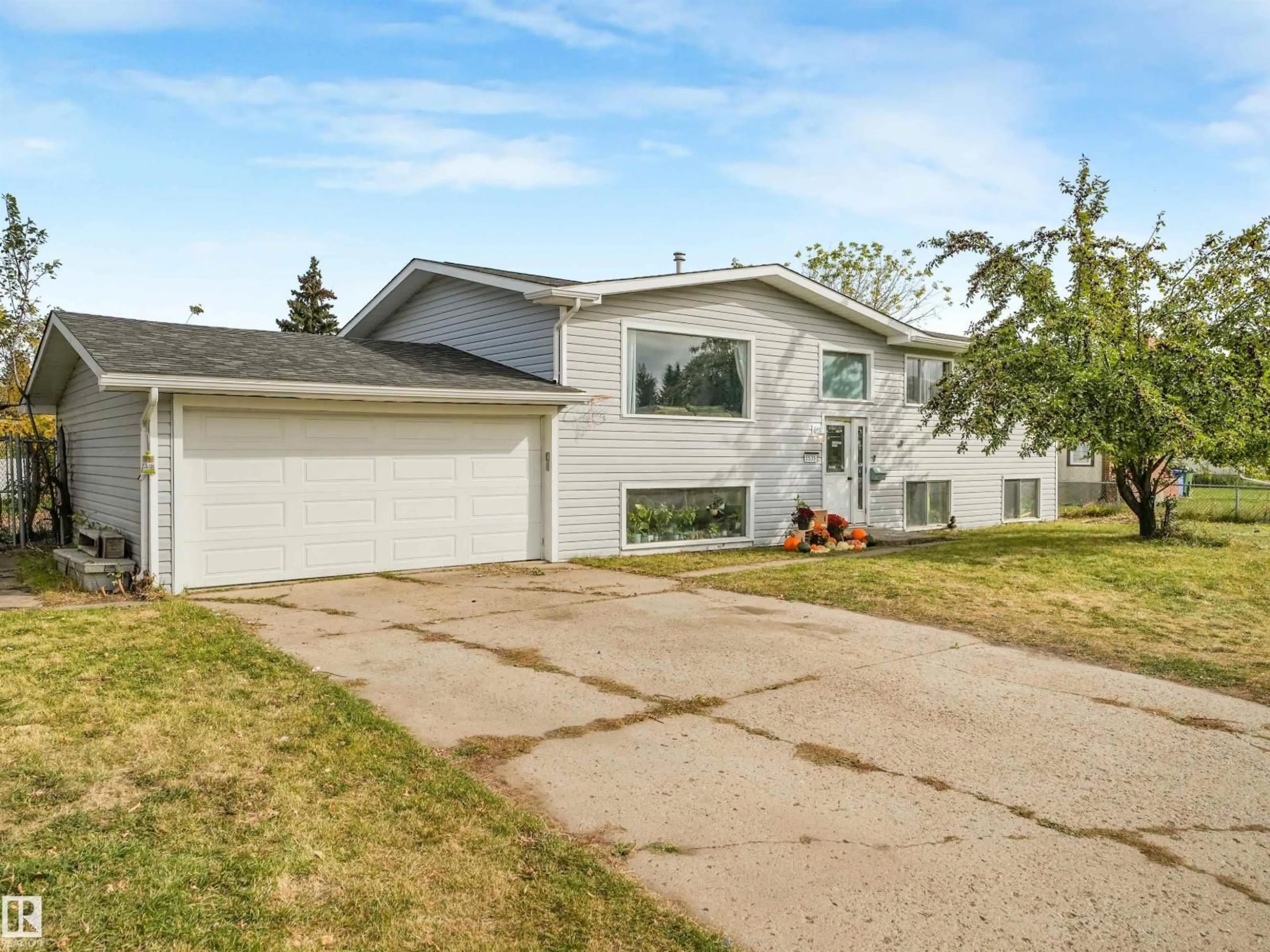Home with vinyl exterior material, street for 5535 55A ST, Wetaskiwin Alberta T9A2A7
