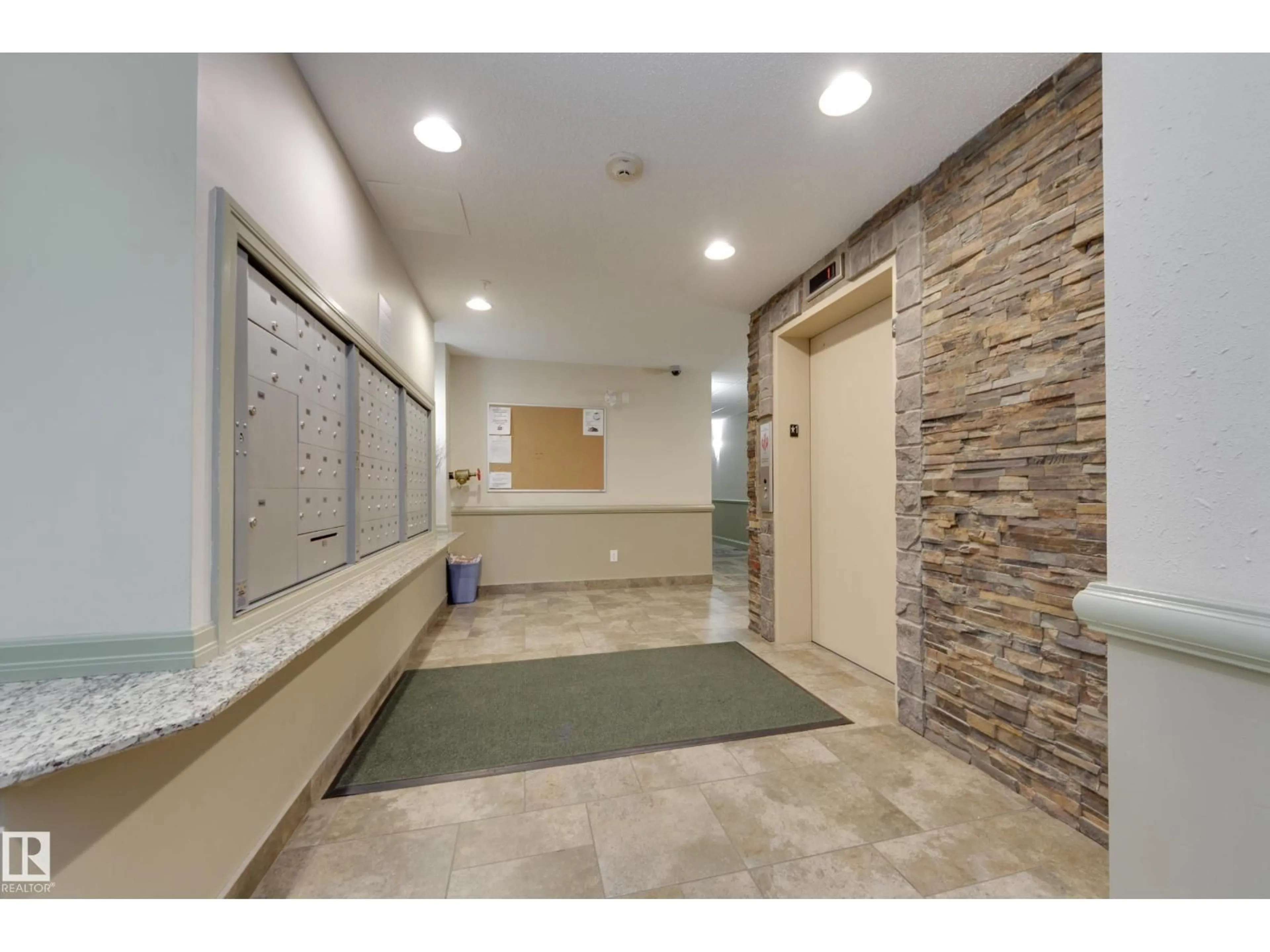 Indoor foyer for 210 - #210 CHARLOTTE WY, Sherwood Park Alberta T8H0N9
