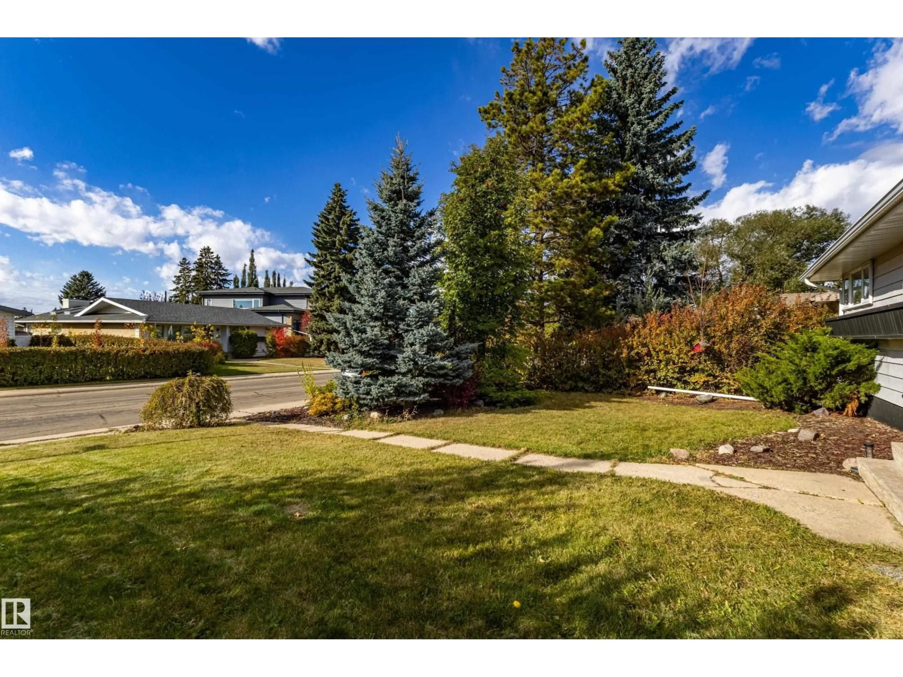A pic from outside/outdoor area/front of a property/back of a property/a pic from drone, unknown for 4107 122 ST, Edmonton Alberta T6J1Z1