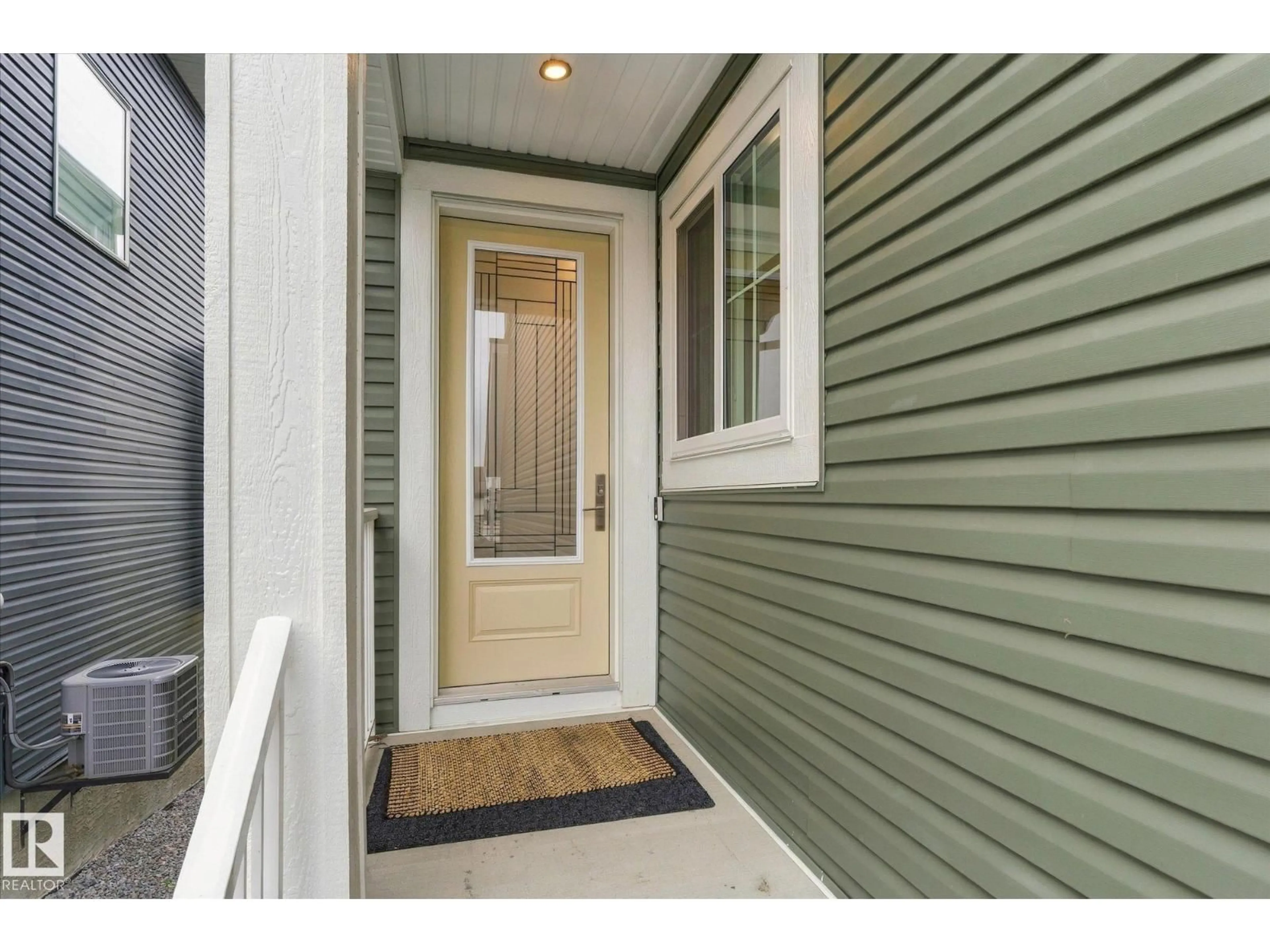 Indoor entryway for 125 STARLING WY, Fort Saskatchewan Alberta T8L1R5