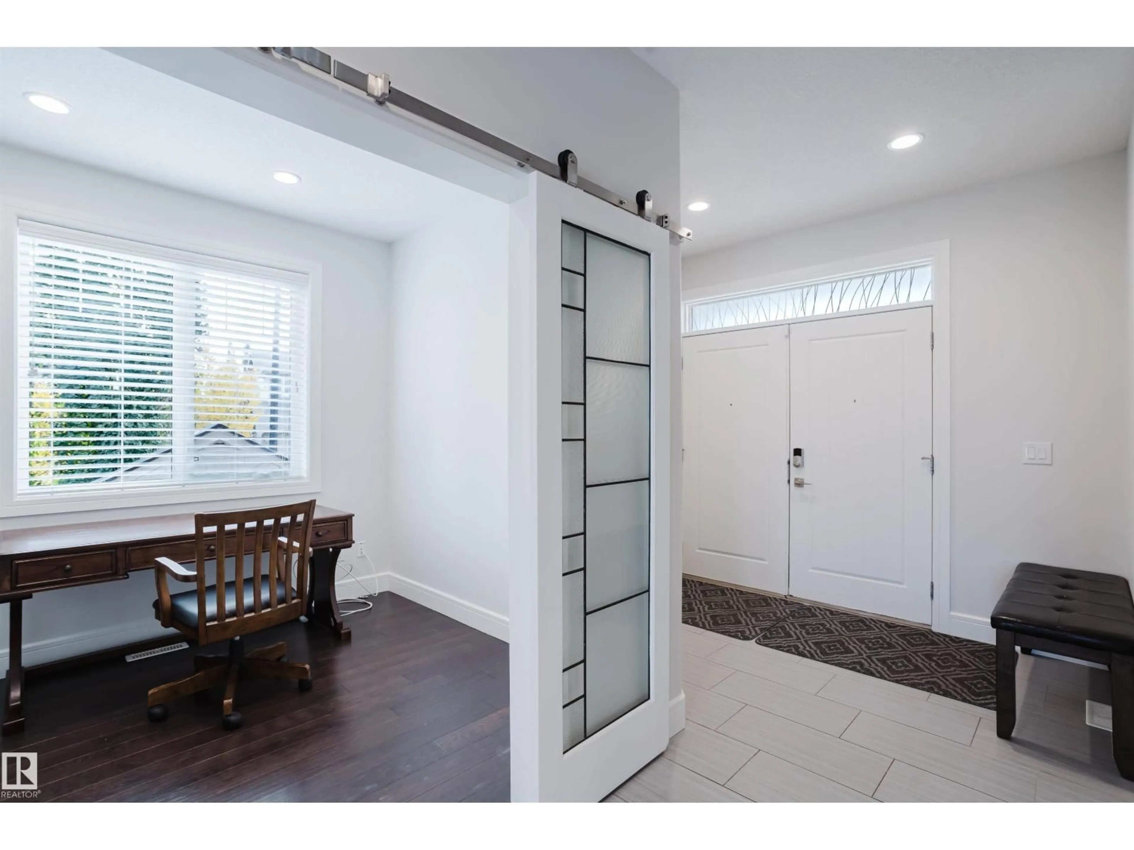 Indoor entryway for 1 EASTVIEW ST, St. Albert Alberta T8N4G4