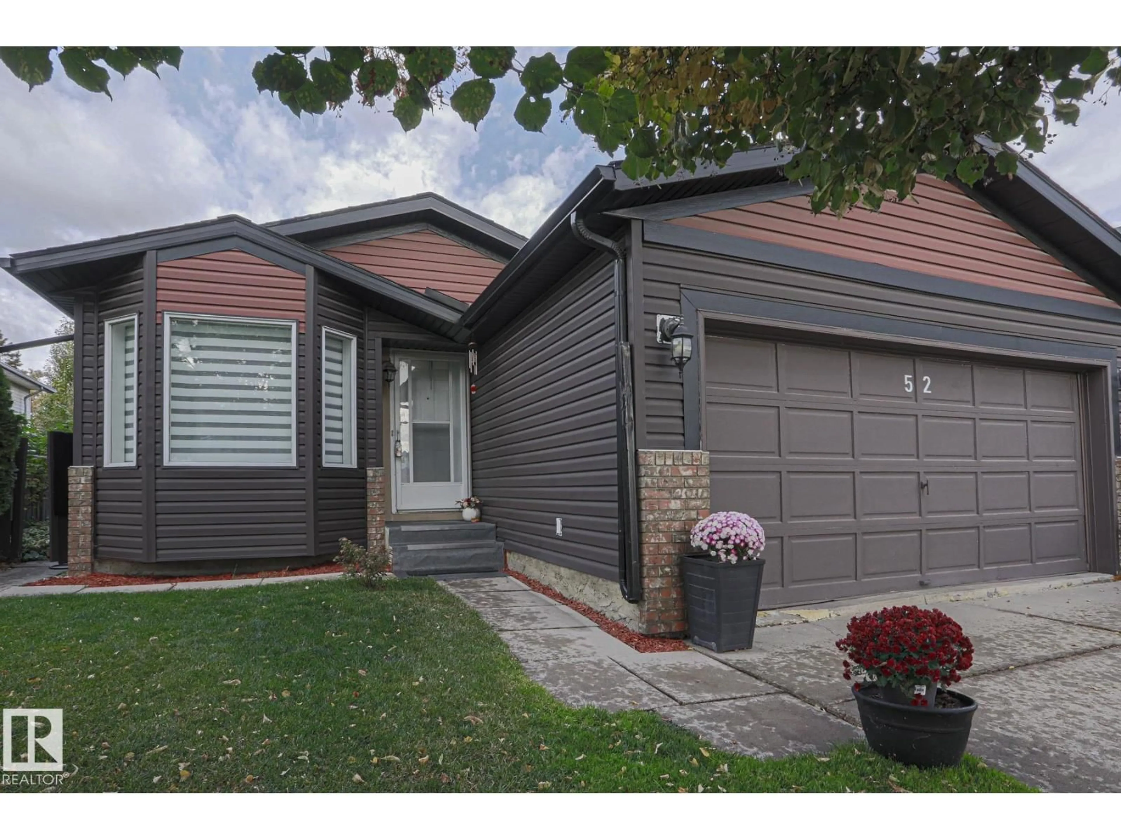 Home with vinyl exterior material, street for 52 WESTLAKE DR, Spruce Grove Alberta T7X1X9