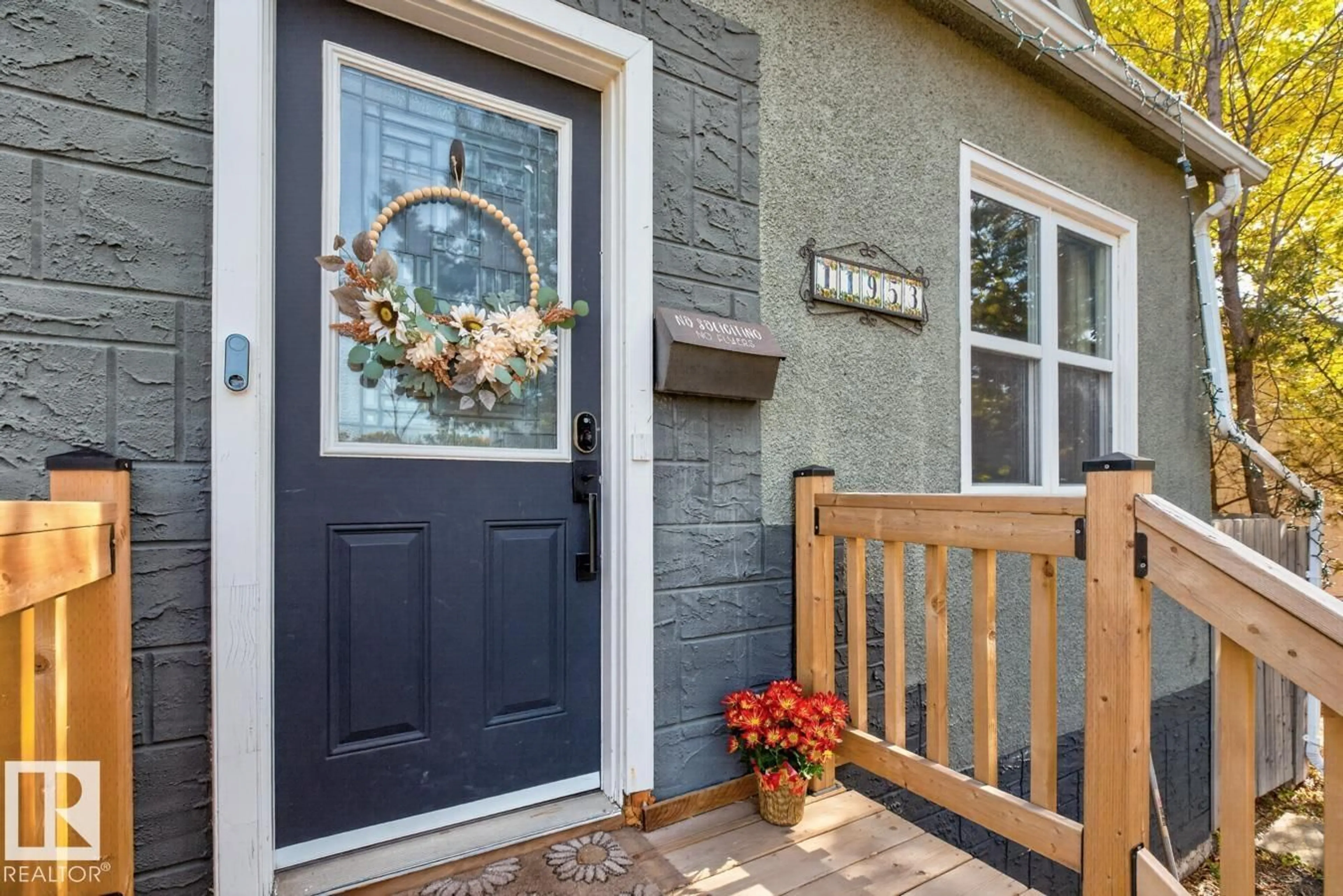 Indoor entryway for 11953 ST ALBERT TR, Edmonton Alberta T5L4G5