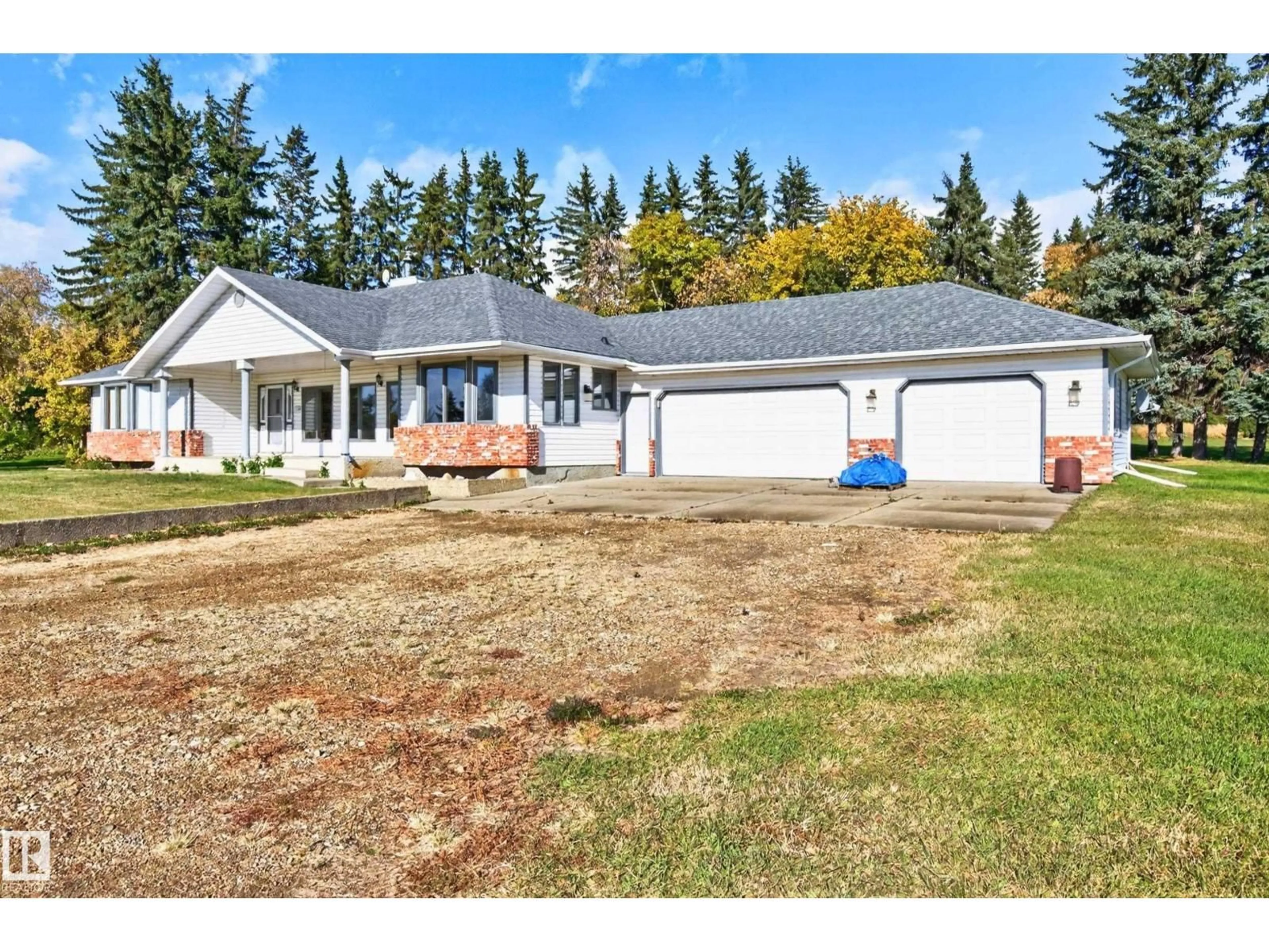 A pic from outside/outdoor area/front of a property/back of a property/a pic from drone, street for 19403 FORT RD NE, Edmonton Alberta T5Y6H2