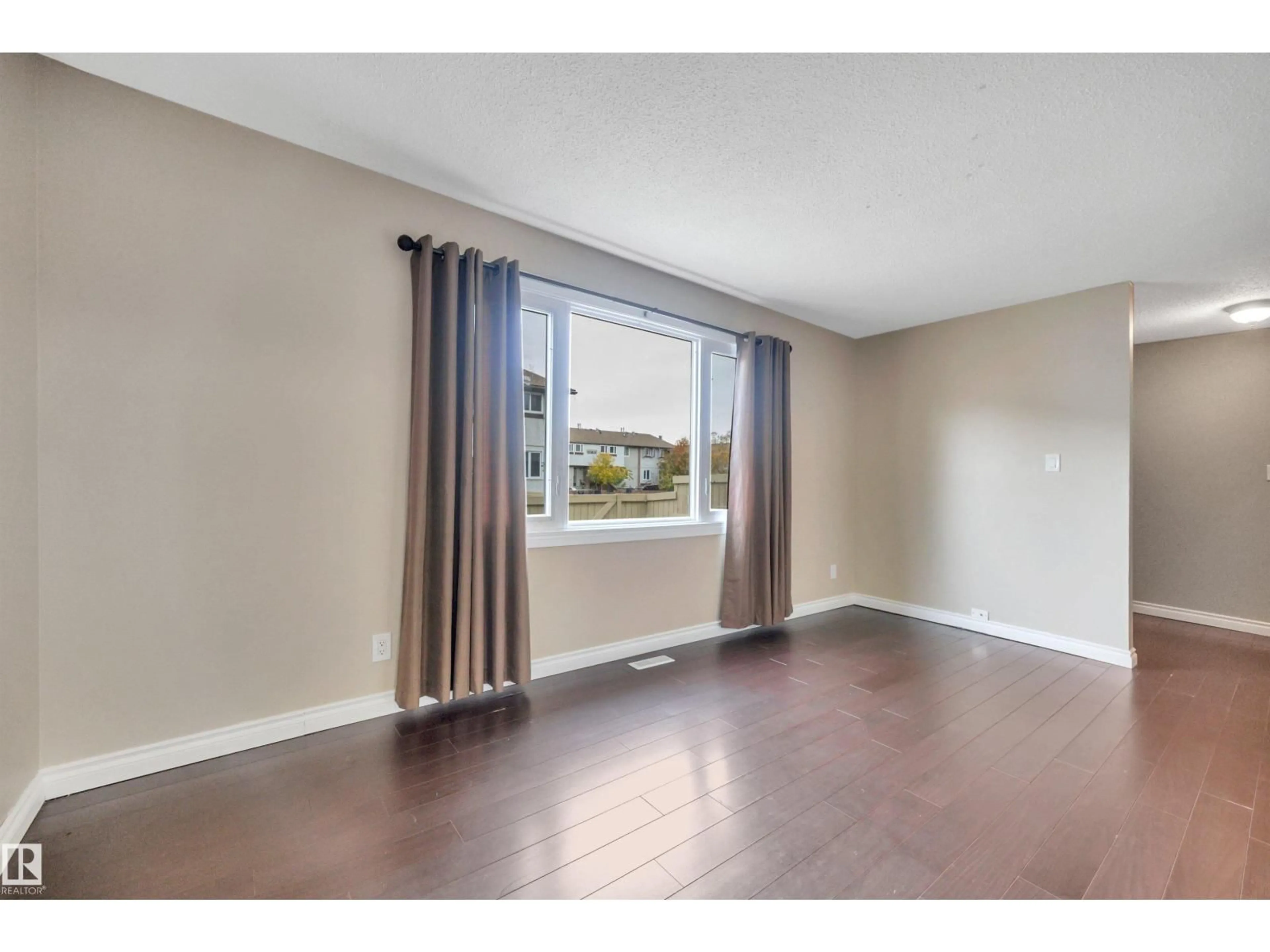 A pic of a room for #8 - 14130 80 ST, Edmonton Alberta T5C1L6