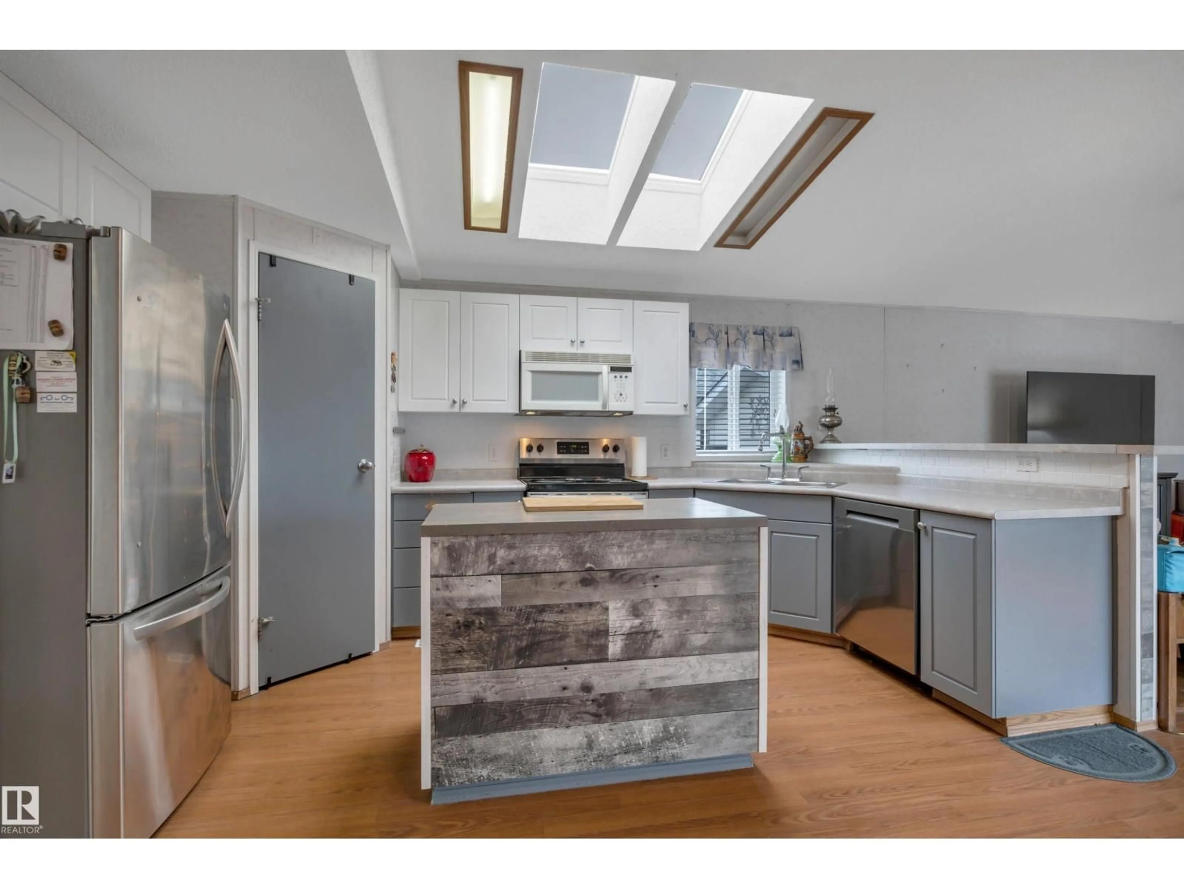 Open concept kitchen, wood/laminate floor for 1666 JUBILEE CR, Sherwood Park Alberta T8H2J5